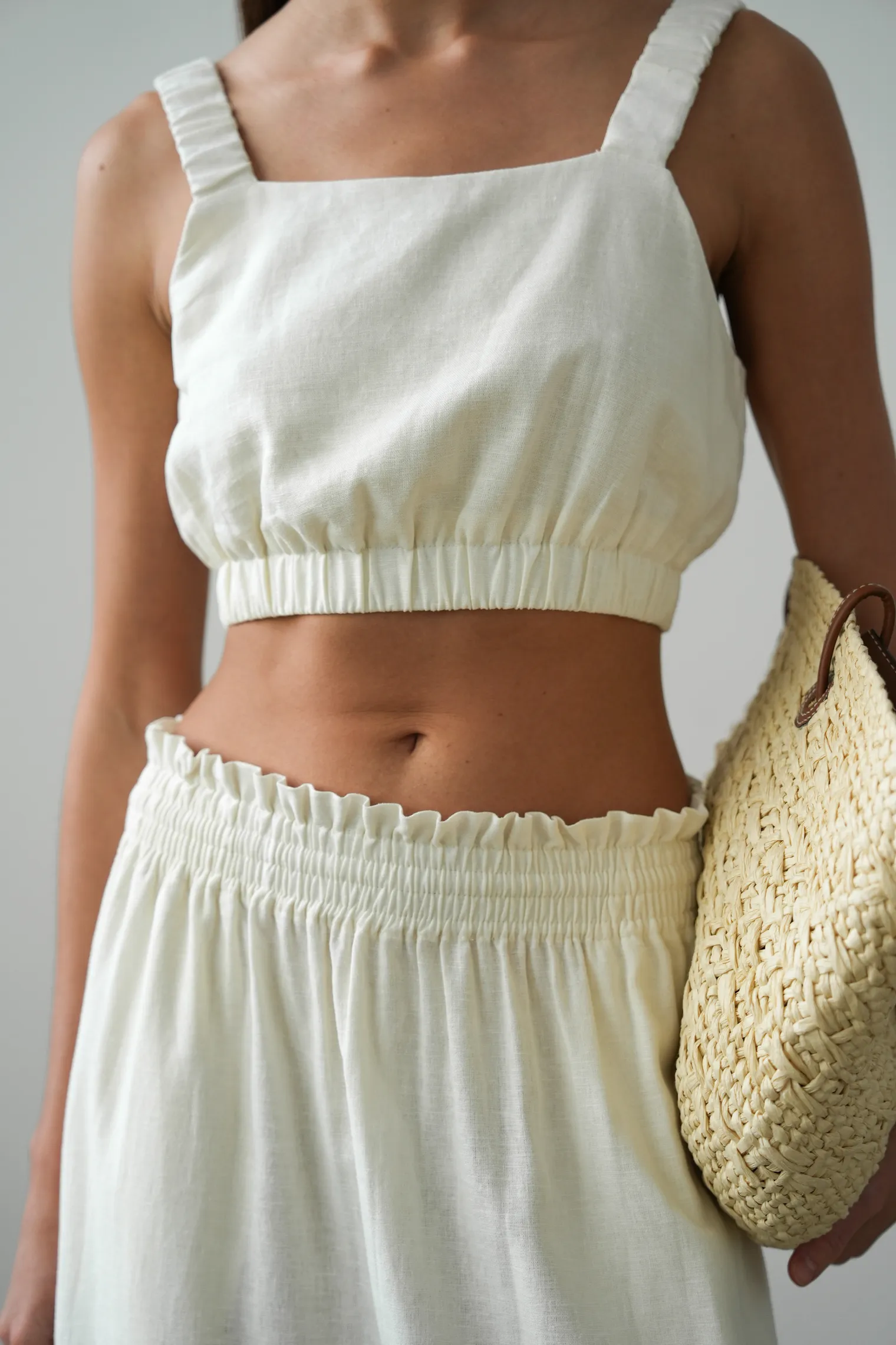 Топ на бретелях цвета тофу фото 1