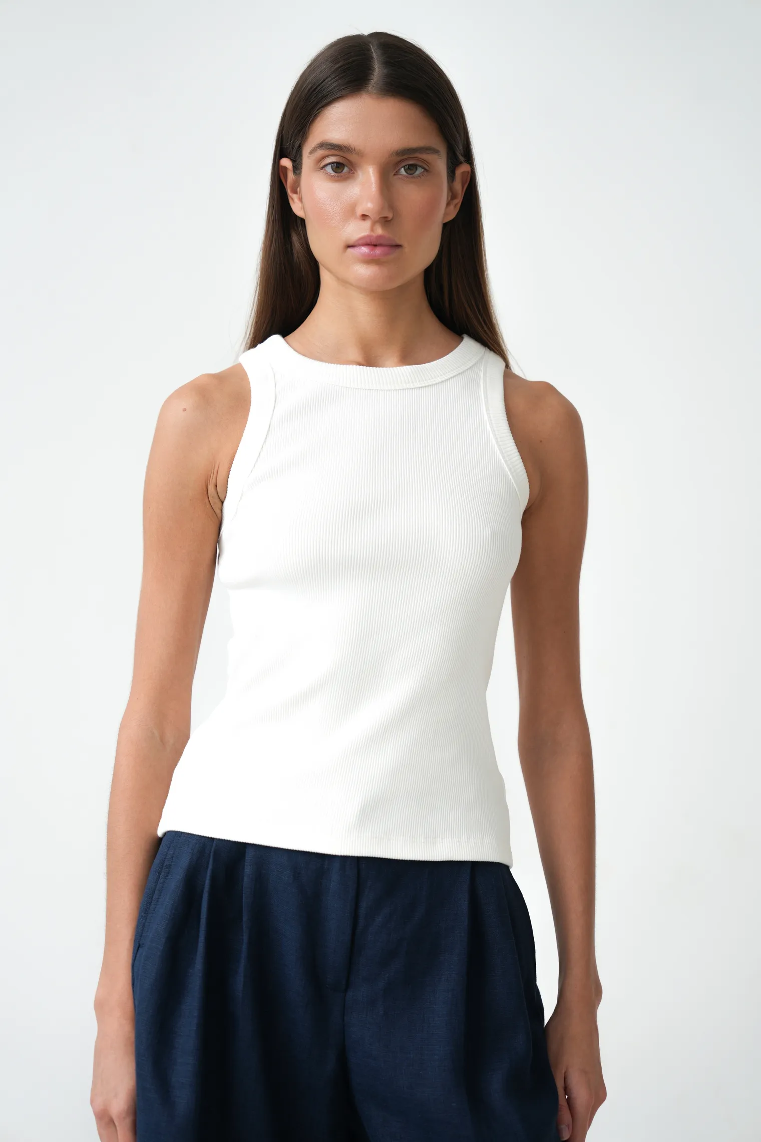 Майка в рубчик цвета тофу фото 5