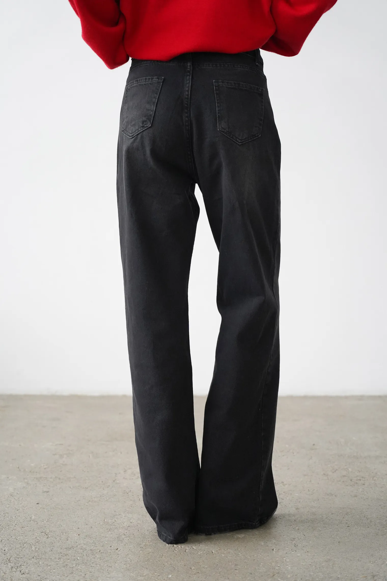 Джинсы широкого кроя с завышенной талией цвета чёрная варка фото 4