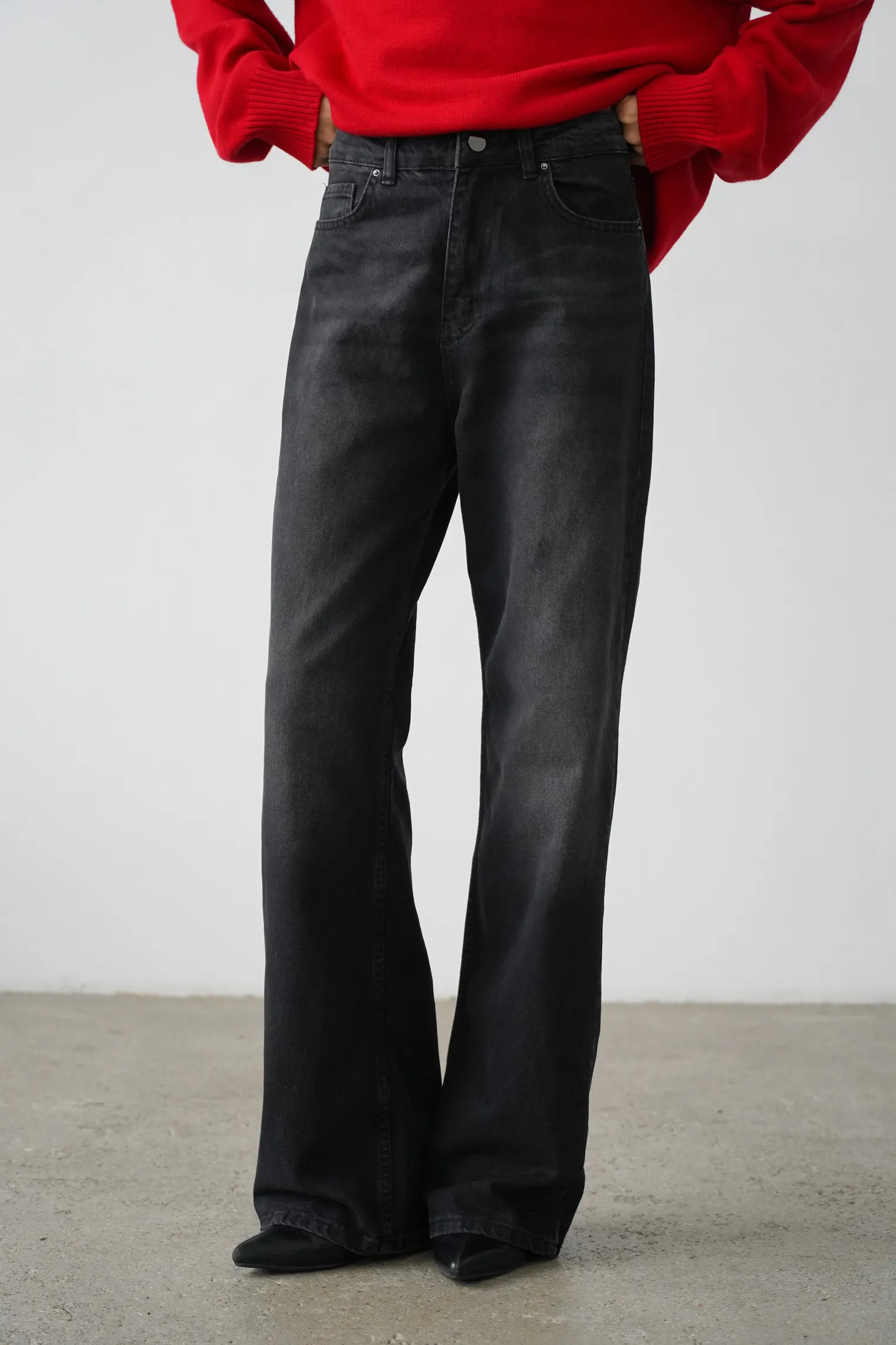 Джинсы широкого кроя с завышенной талией цвета чёрная варка фото 5