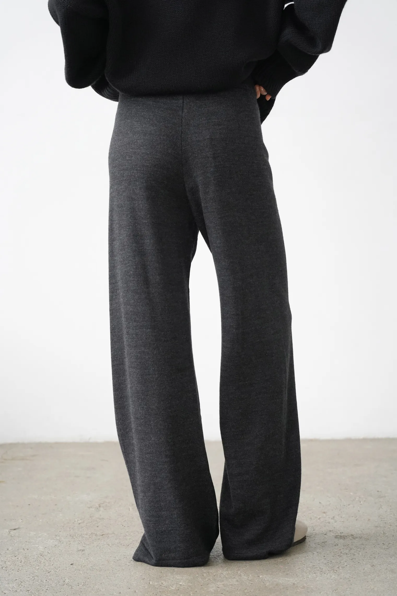 Брюки прямого кроя графитового цвета фото 7