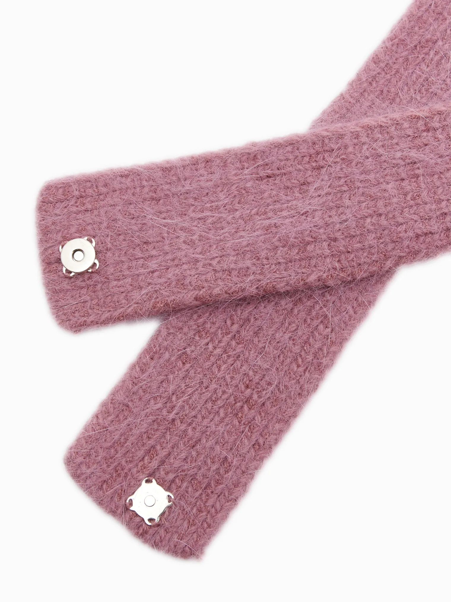 Капор крупной вязки малинового цвета фото 2