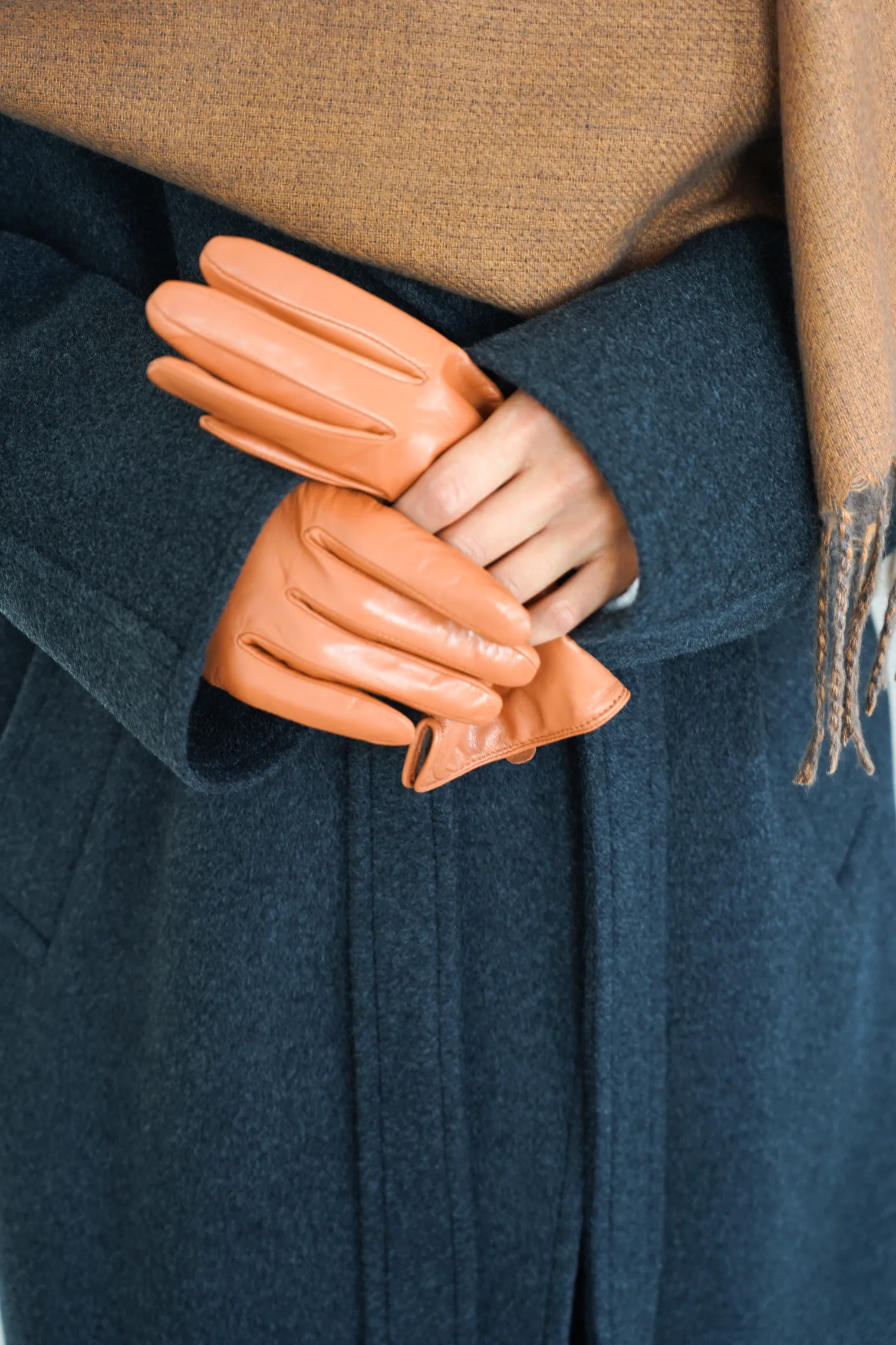 Перчатки из кожи карамельного цвета фото 3