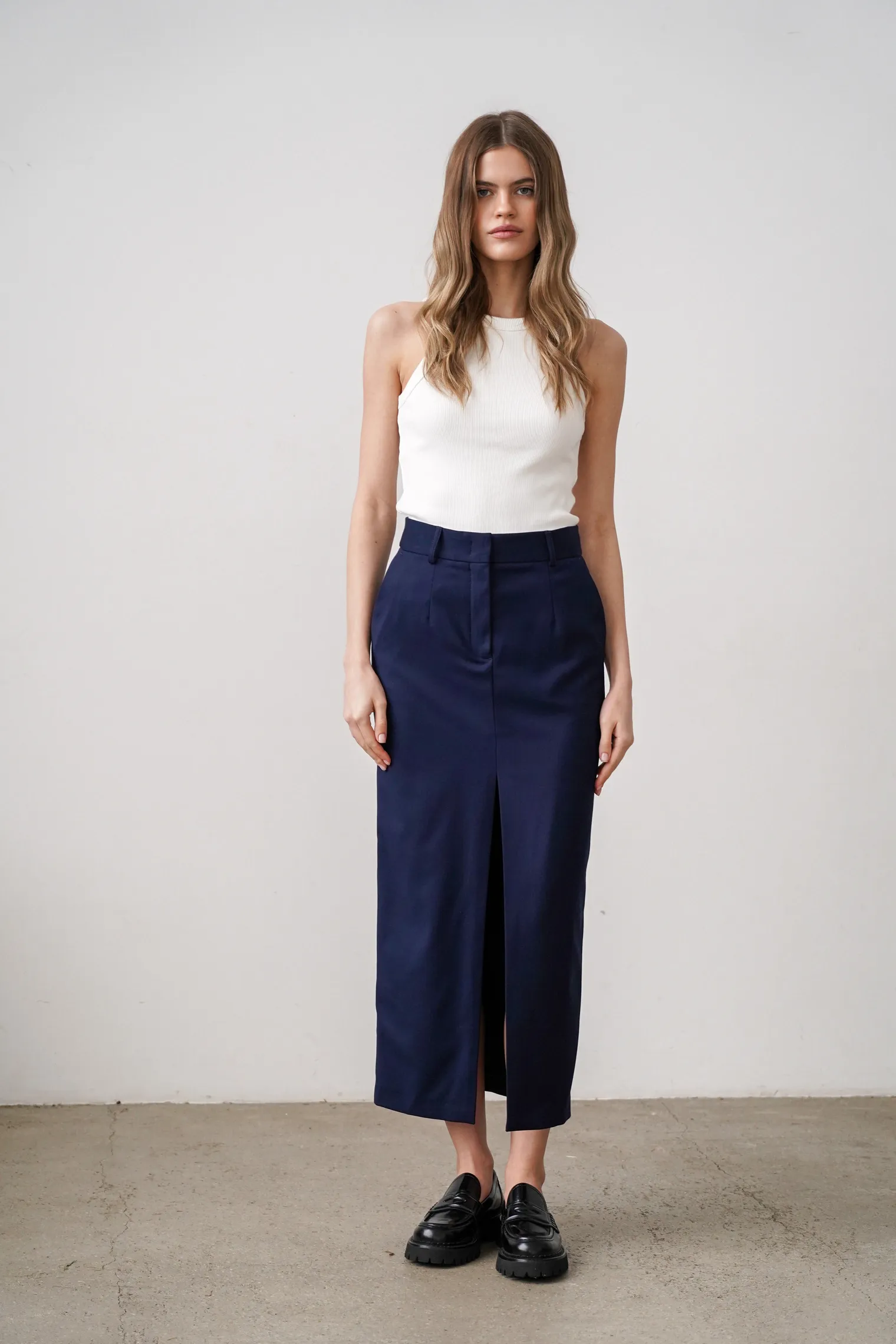 Юбка с разрезом прямого кроя тёмно-синего цвета фото 3