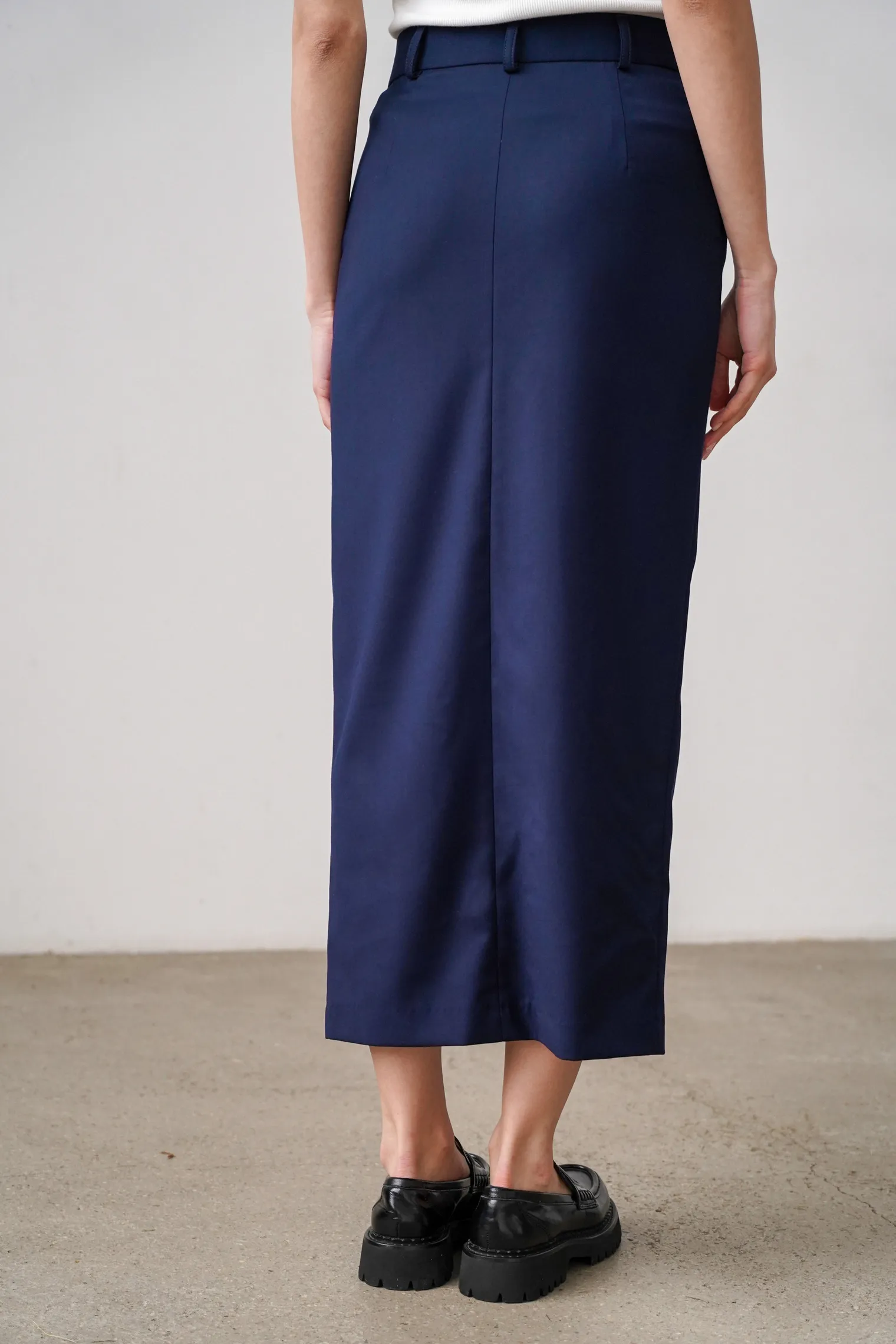 Юбка с разрезом прямого кроя тёмно-синего цвета фото 4