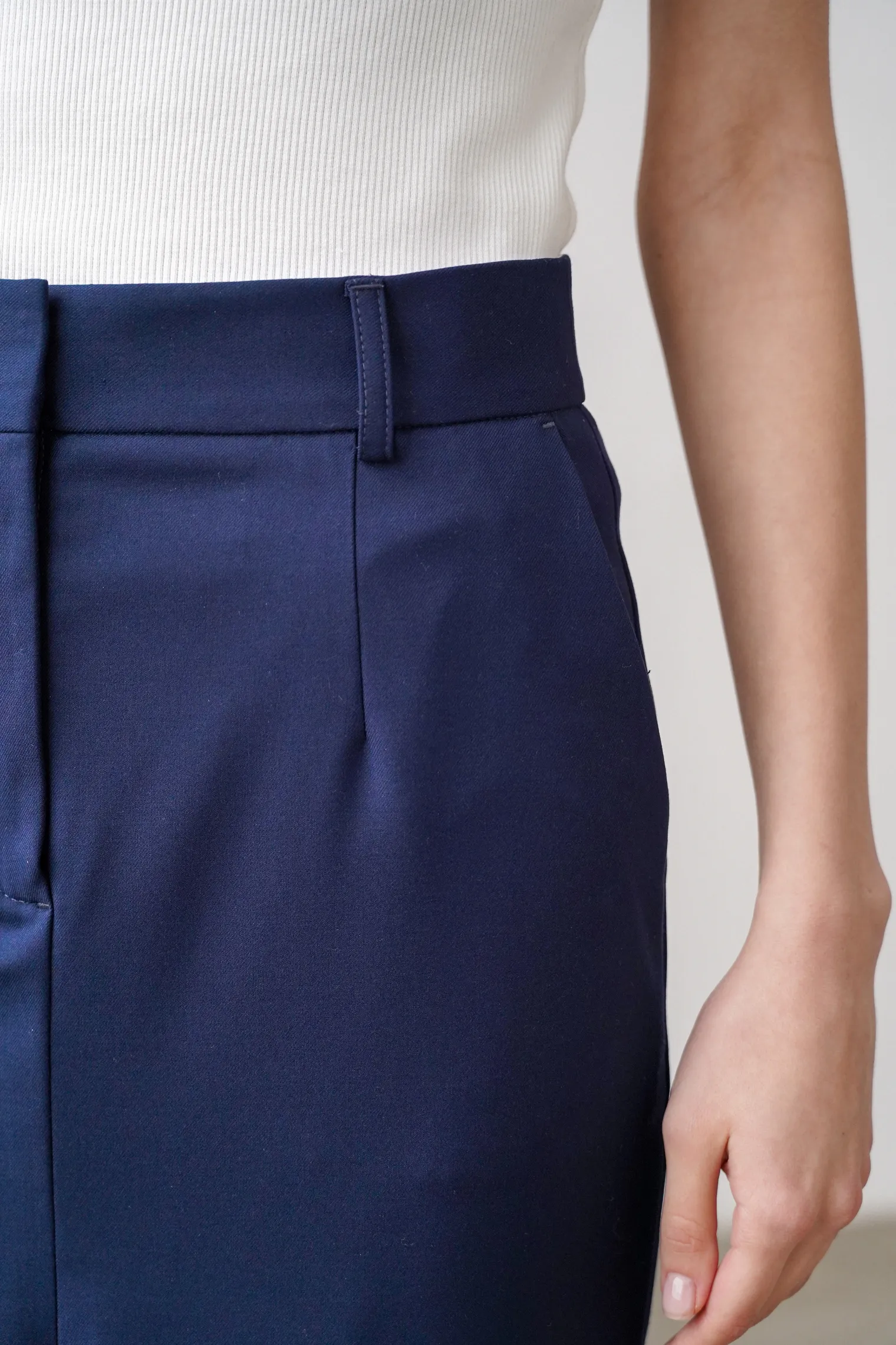 Юбка с разрезом прямого кроя тёмно-синего цвета фото 2