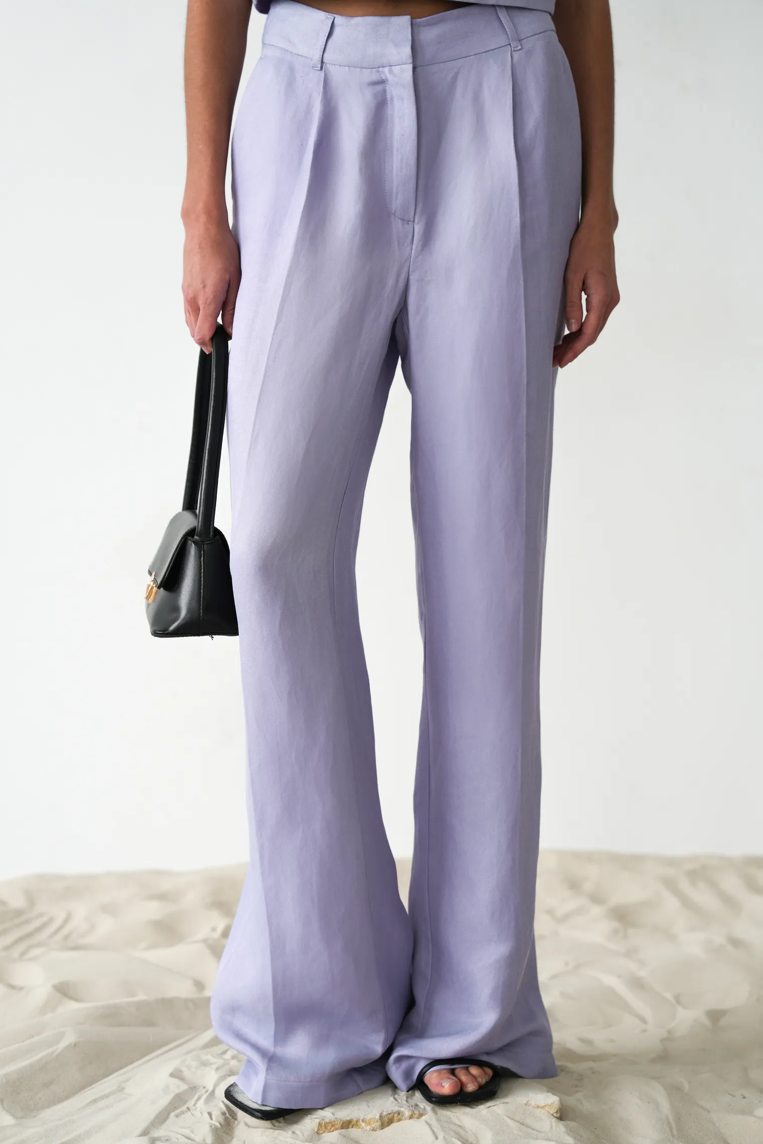 Брюки прямые с разрезами изо льна лавандового цвета фото 5