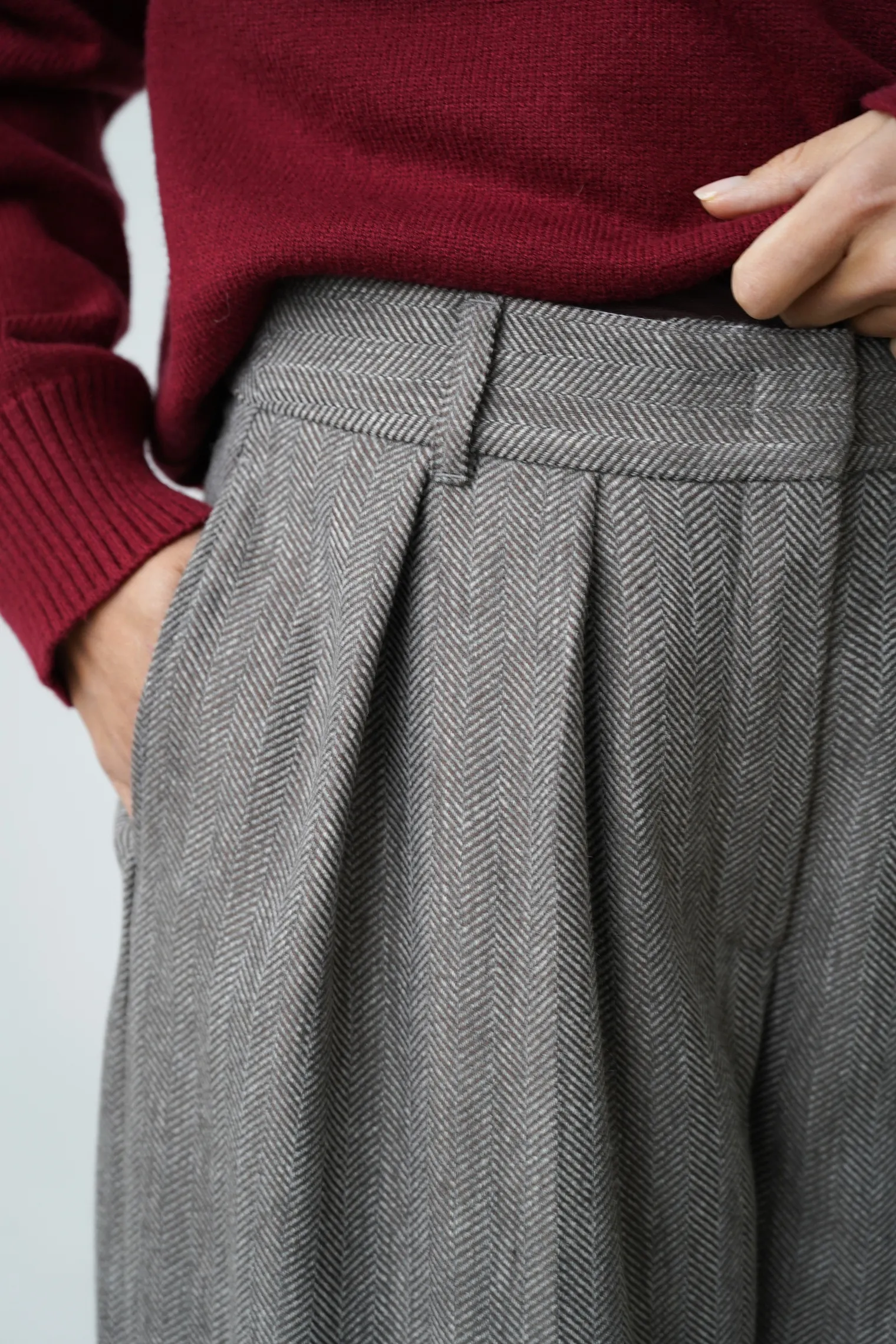 Брюки широкого кроя со складками из шерсти цвета коричневый/серый в ёлочку фото 2