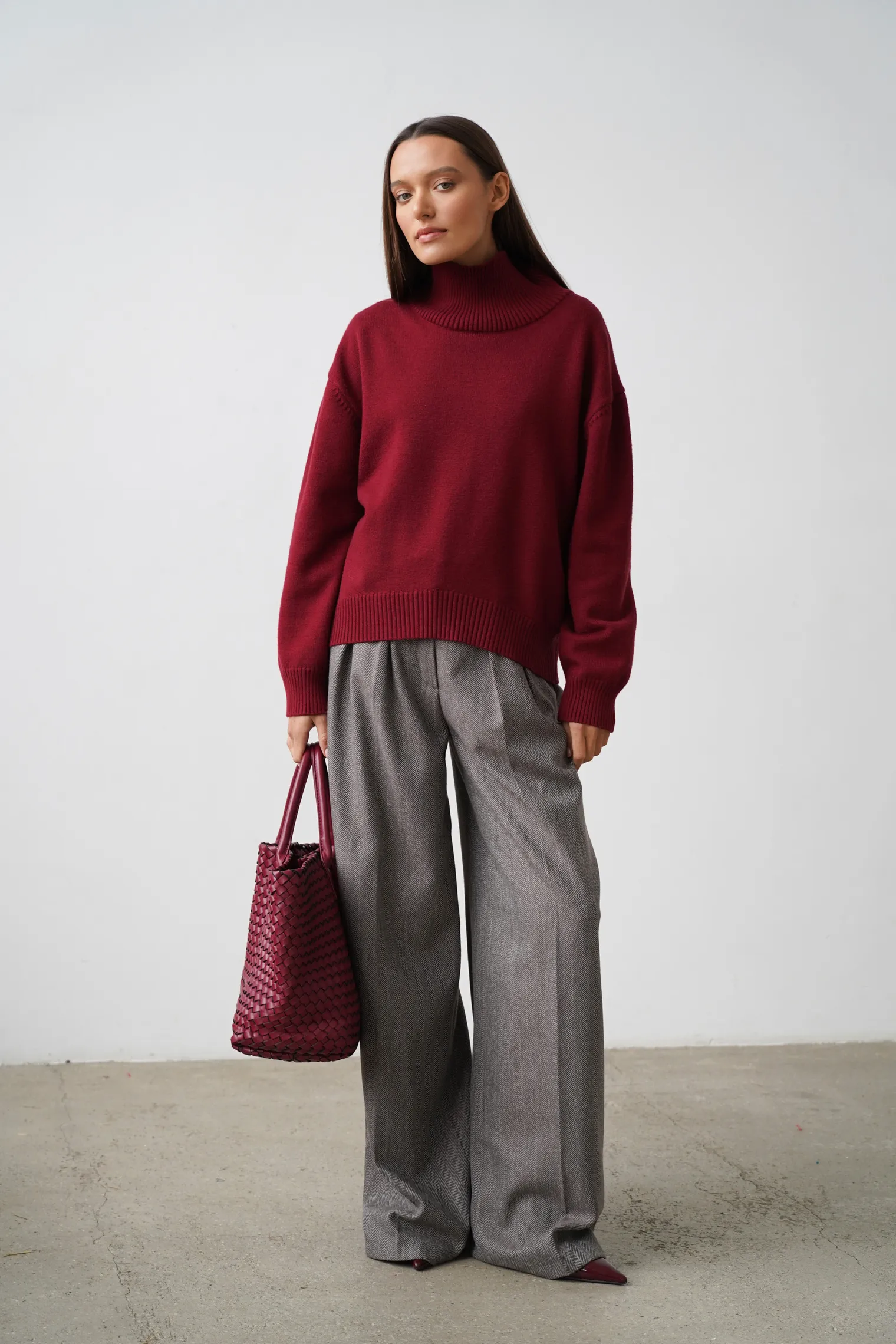 Брюки широкого кроя со складками из шерсти цвета коричневый/серый в ёлочку фото 3