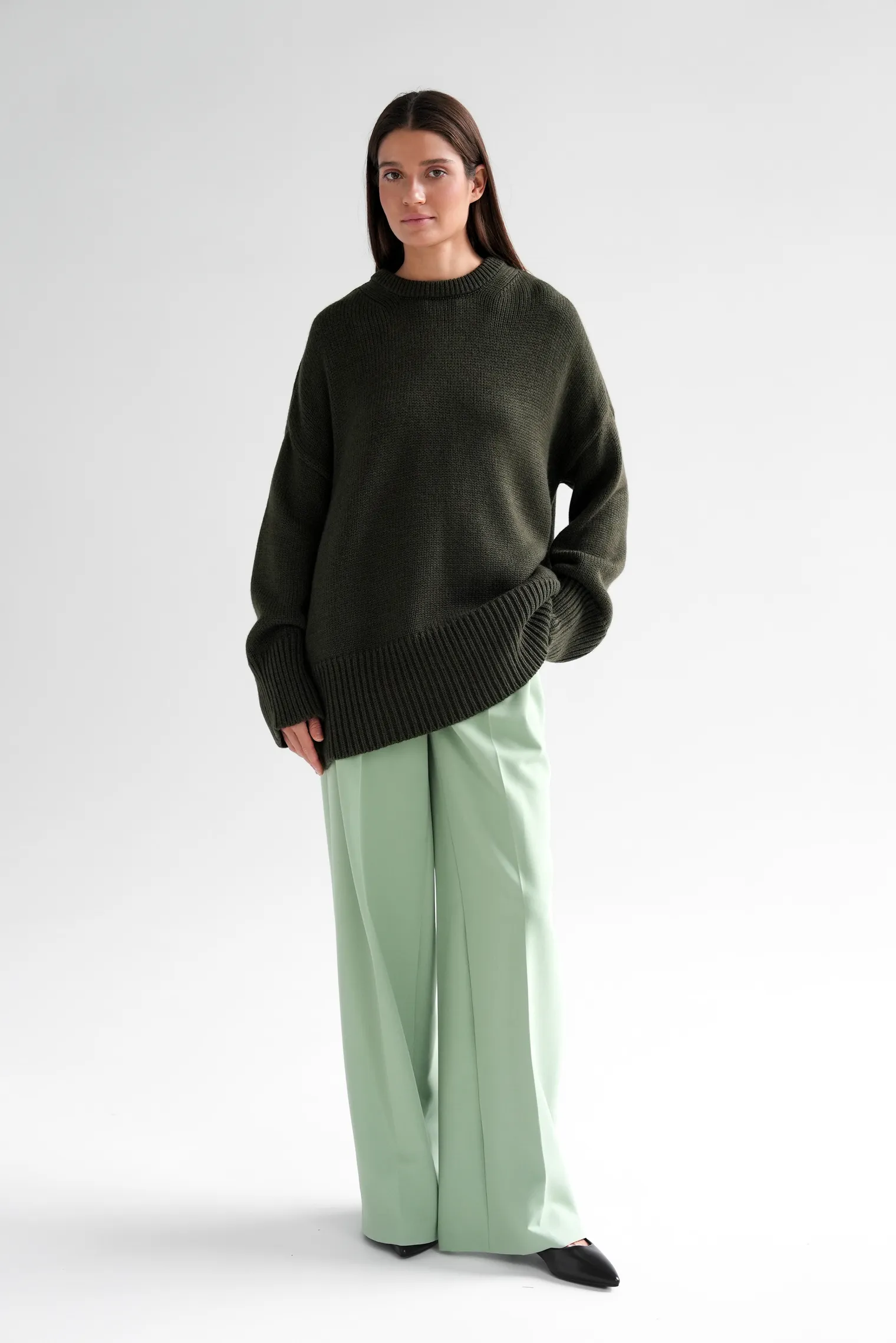 Джемпер крупной вязки с низким воротником цвета хаки фото 3