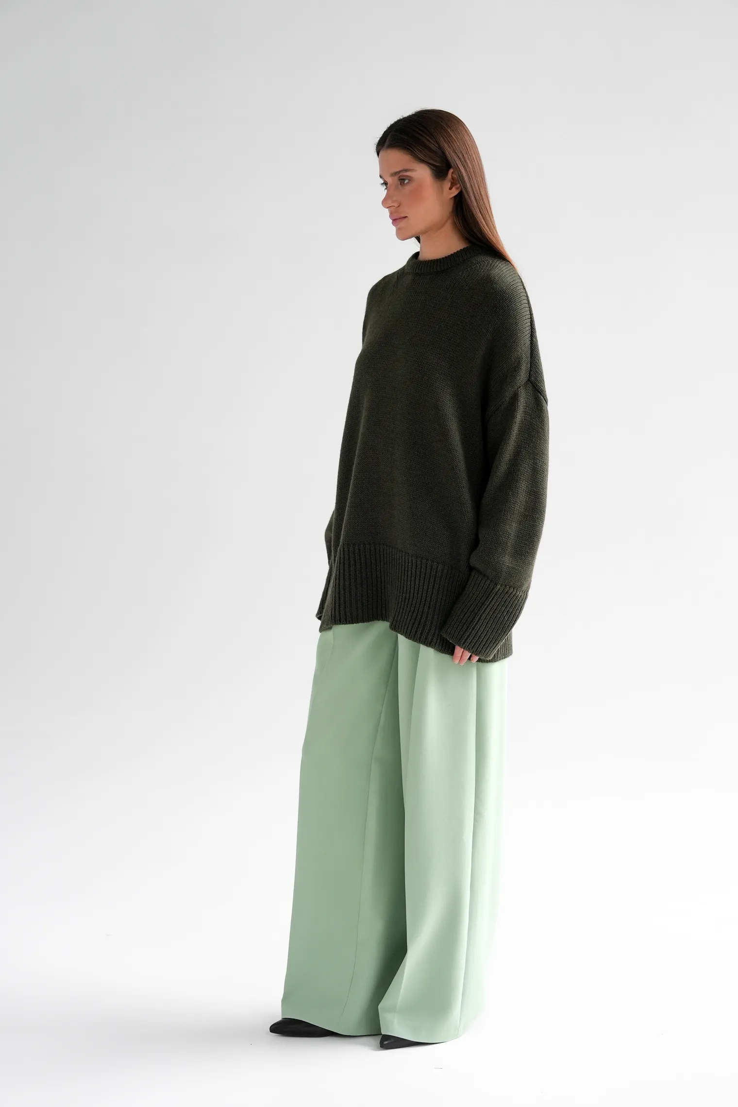 Джемпер крупной вязки с низким воротником цвета хаки фото 5