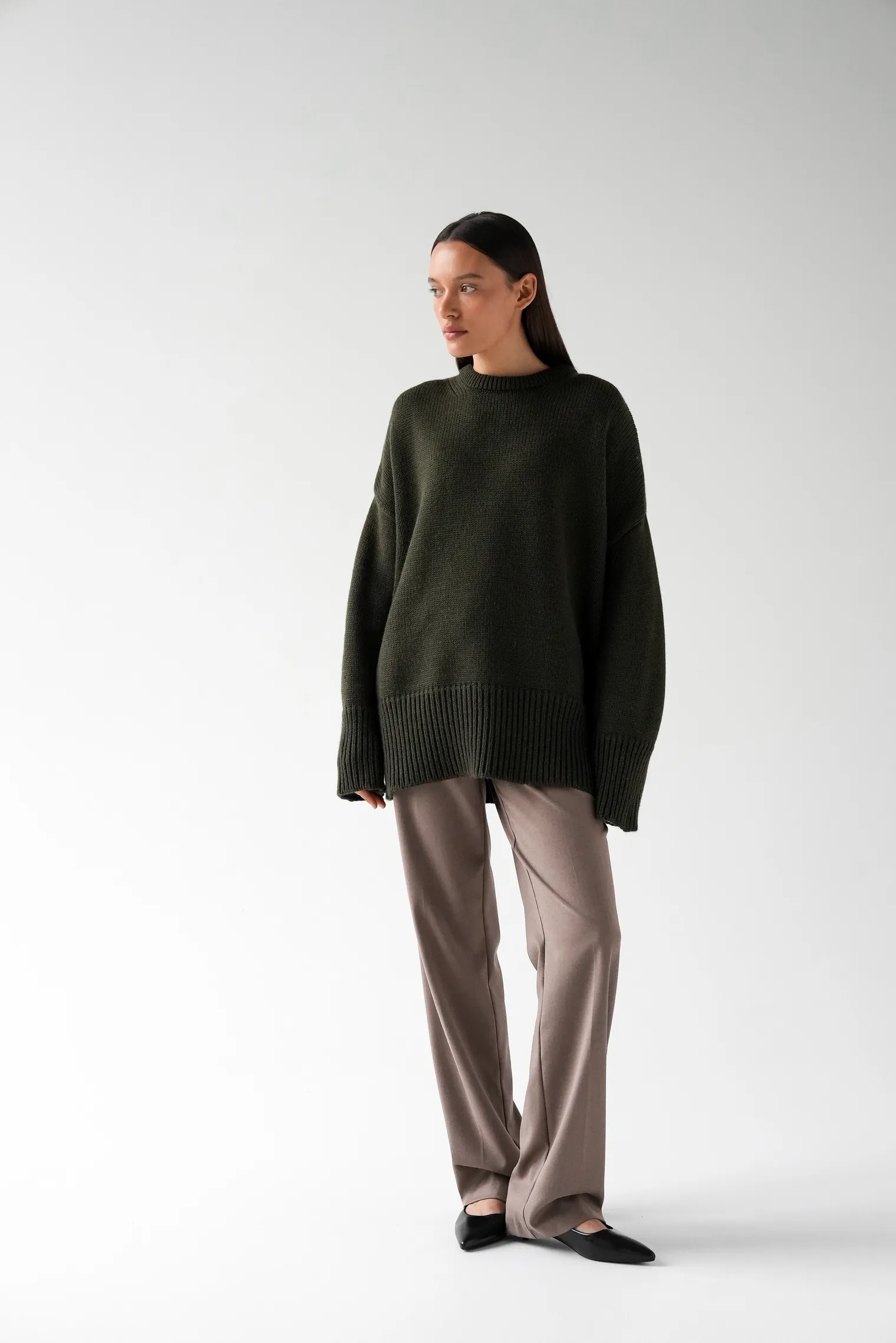 Джемпер крупной вязки с низким воротником цвета хаки фото 8