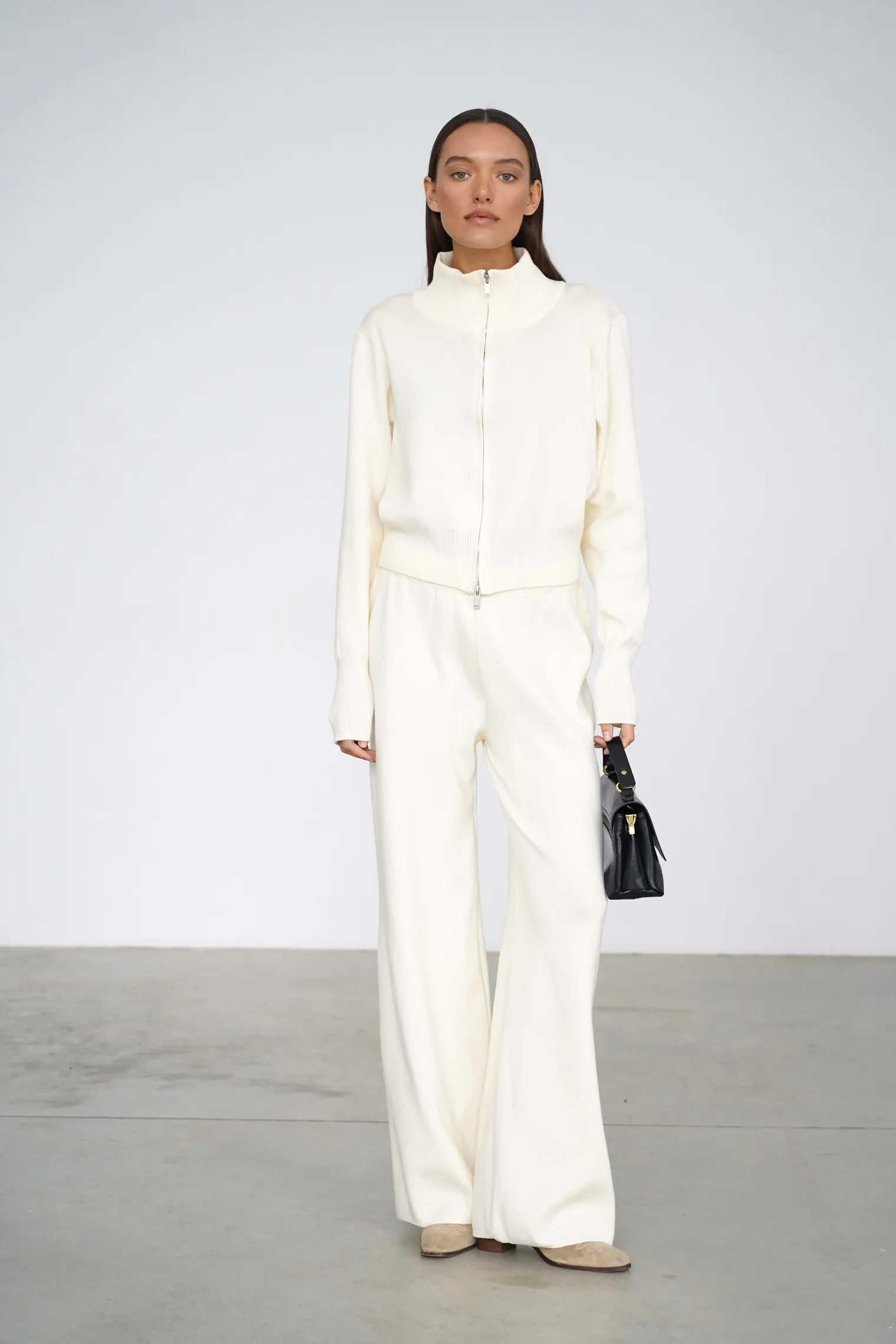 Костюм трикотажный: кардиган, брюки цвета тофу фото 3