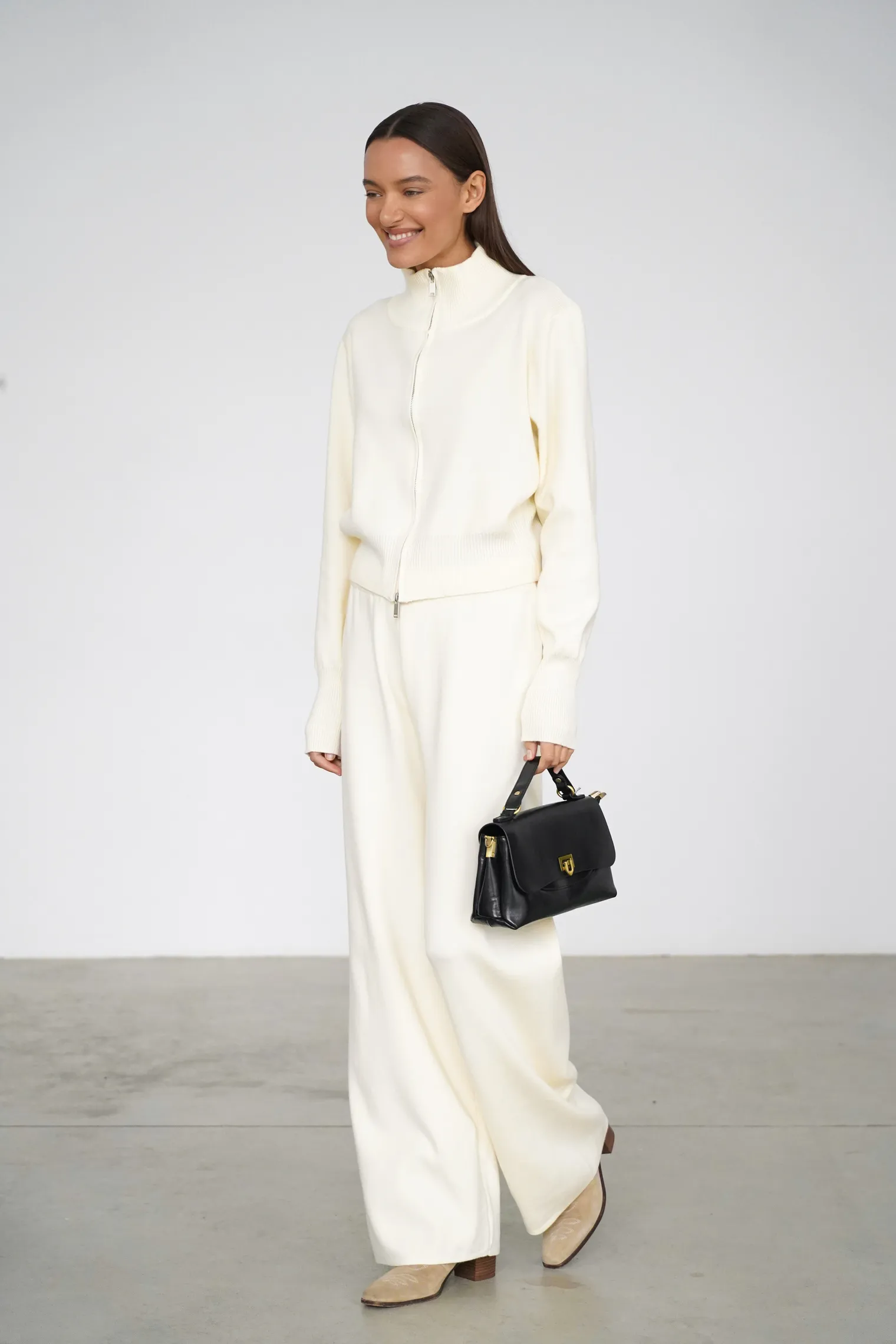 Костюм трикотажный: кардиган, брюки цвета тофу фото 1