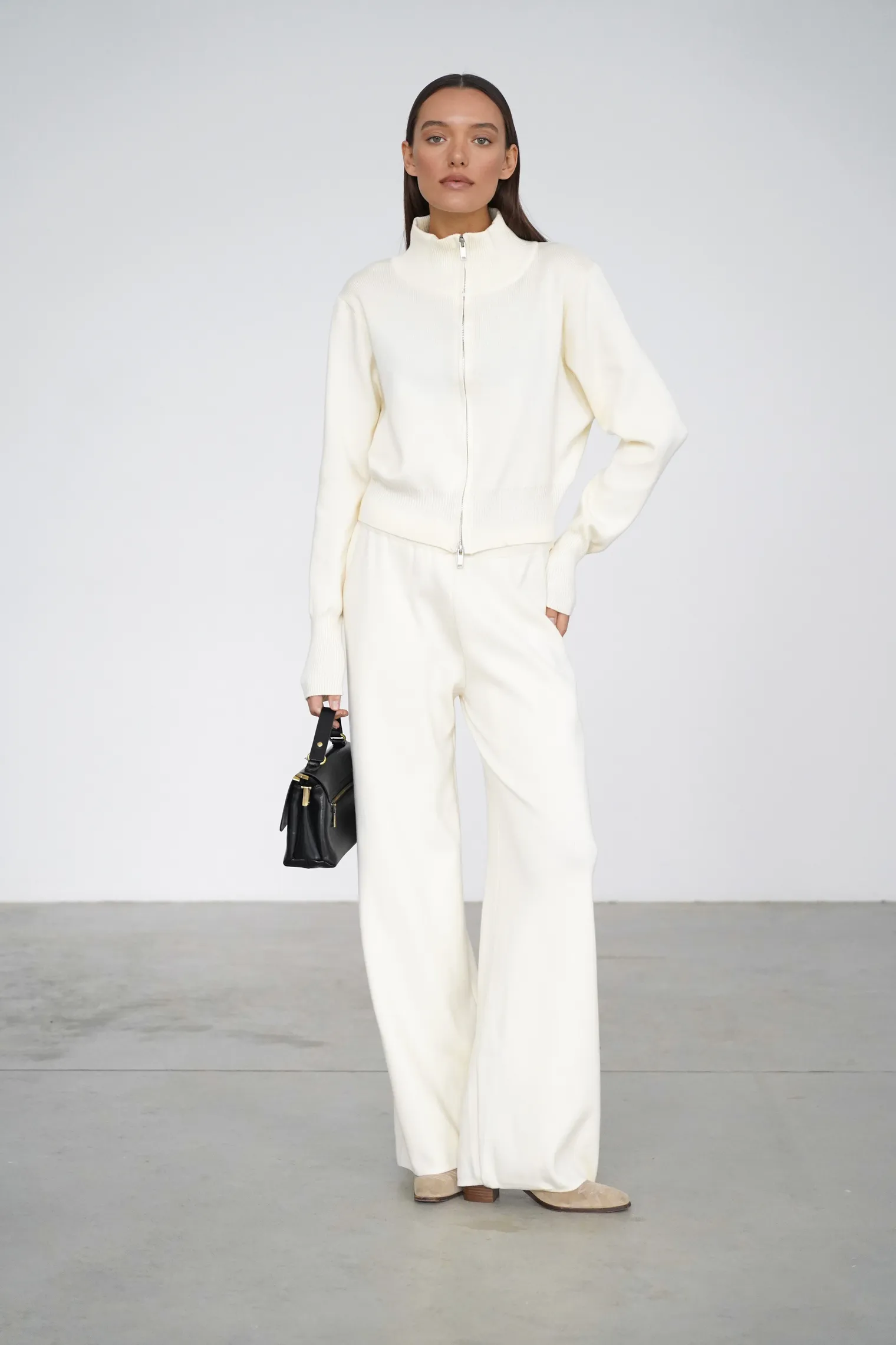 Костюм трикотажный: кардиган, брюки цвета тофу фото 6