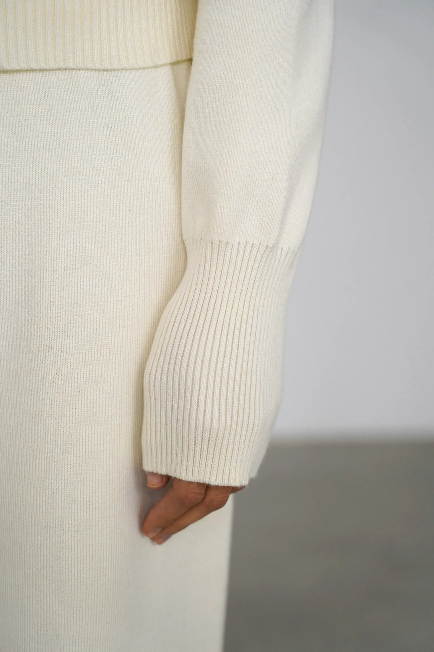 Костюм трикотажный: кардиган, брюки цвета тофу фото 8