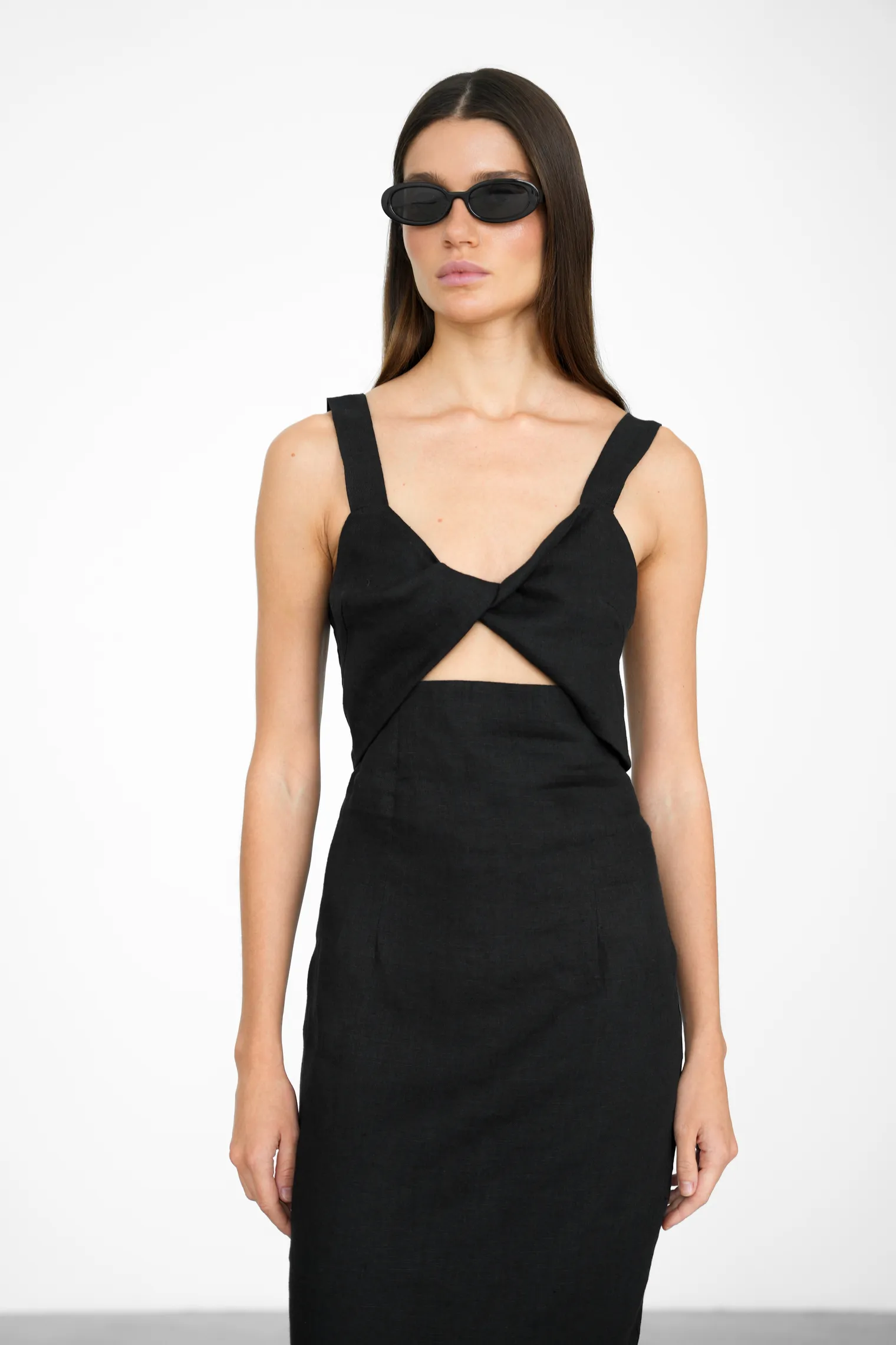 Платье на бретелях изо льна чёрного цвета фото 5