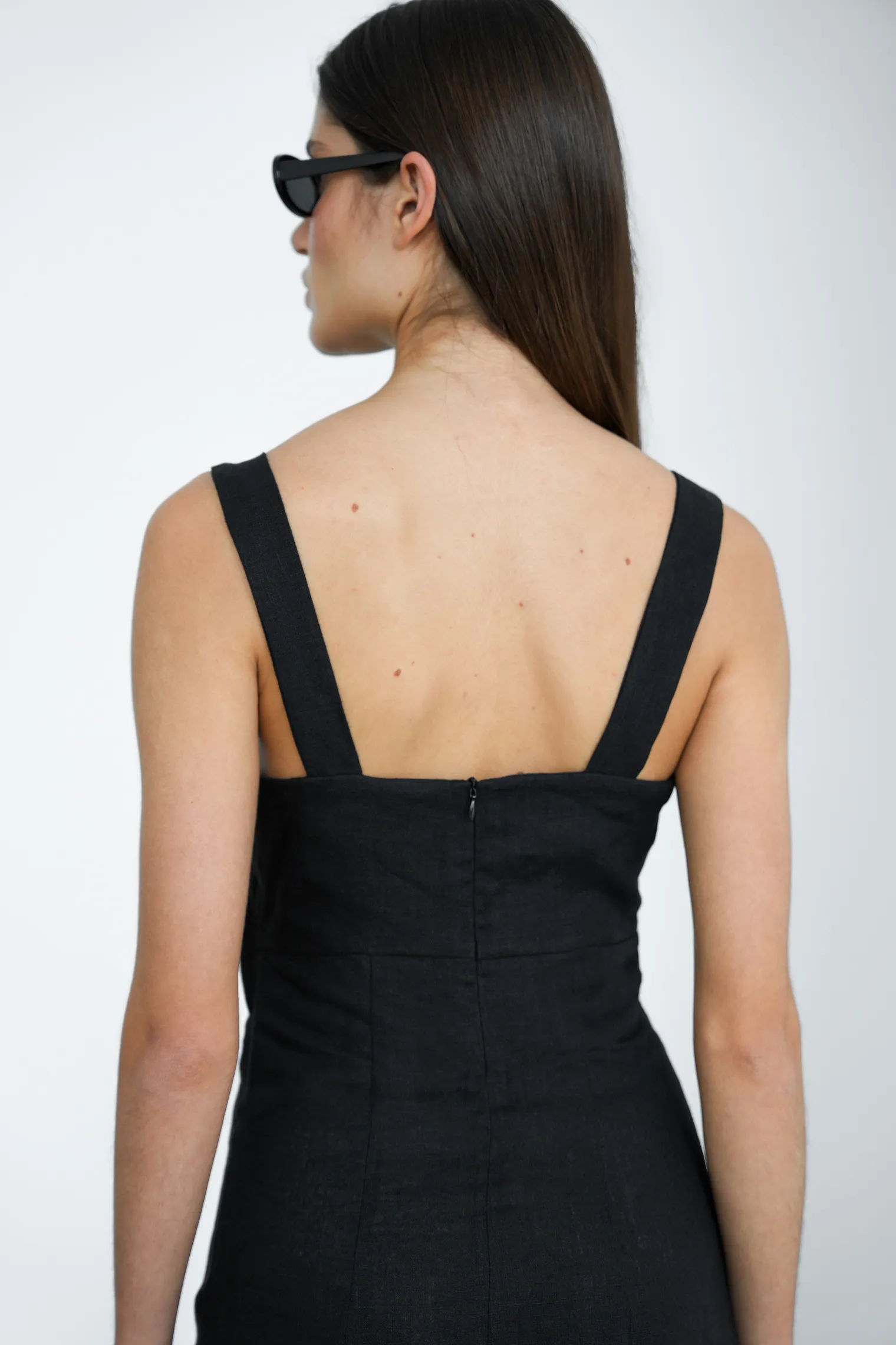 Платье на бретелях изо льна чёрного цвета фото 6