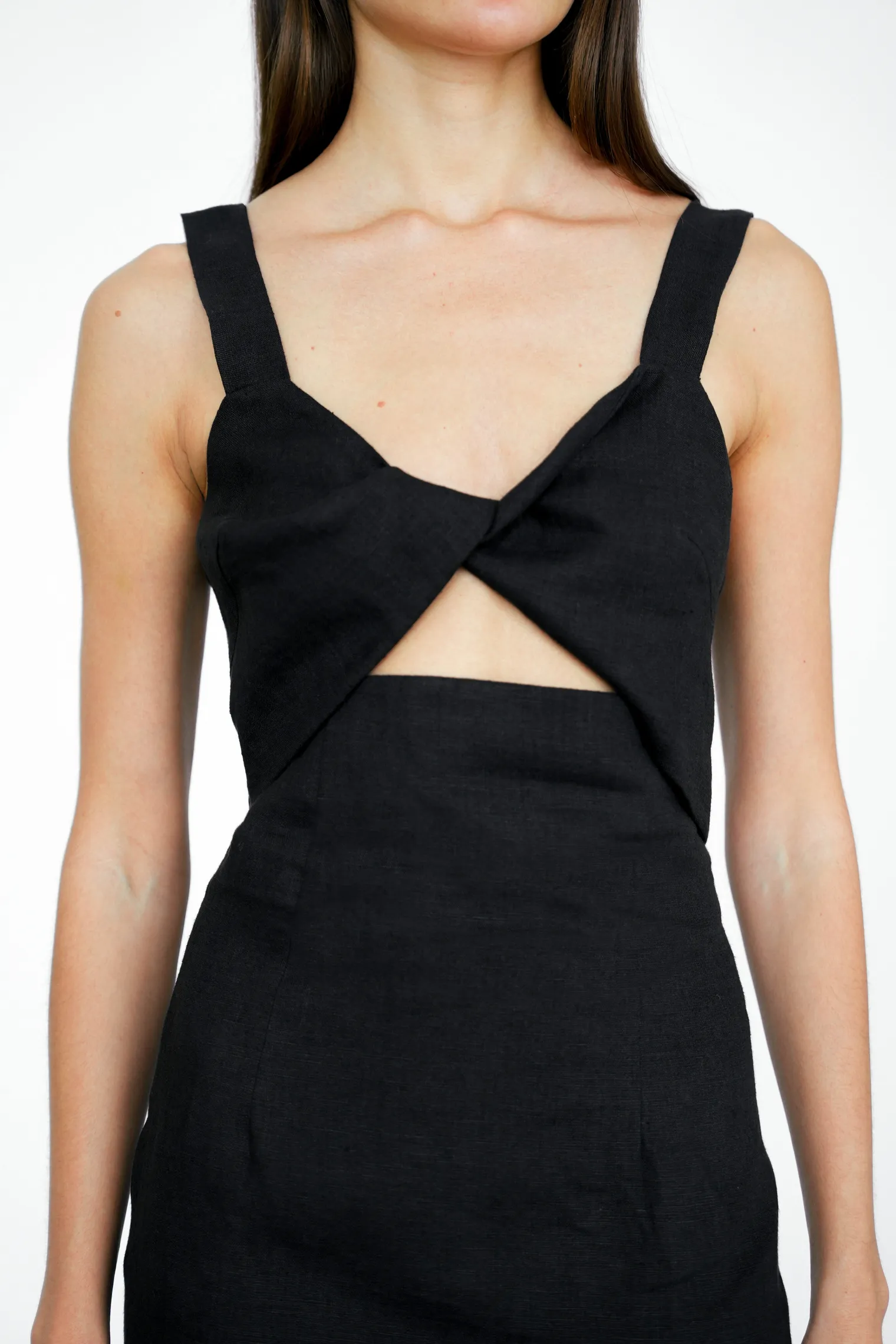 Платье на бретелях изо льна чёрного цвета фото 2