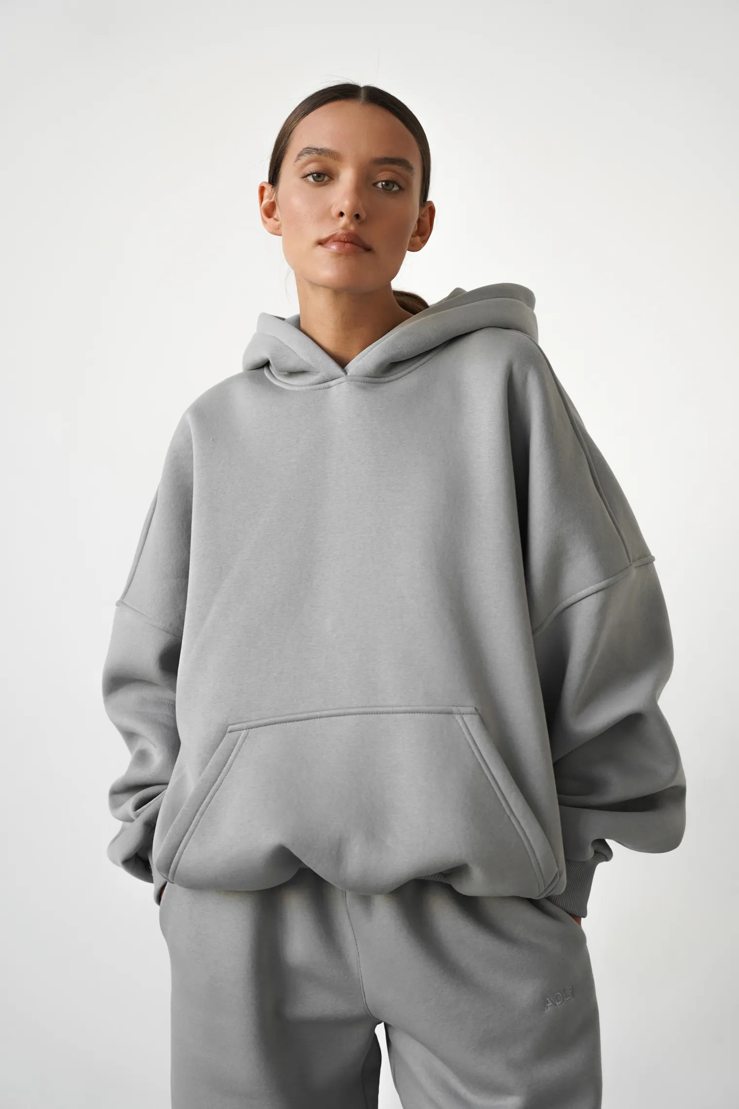 Худи свободного кроя с капюшоном пепельного цвета фото 1