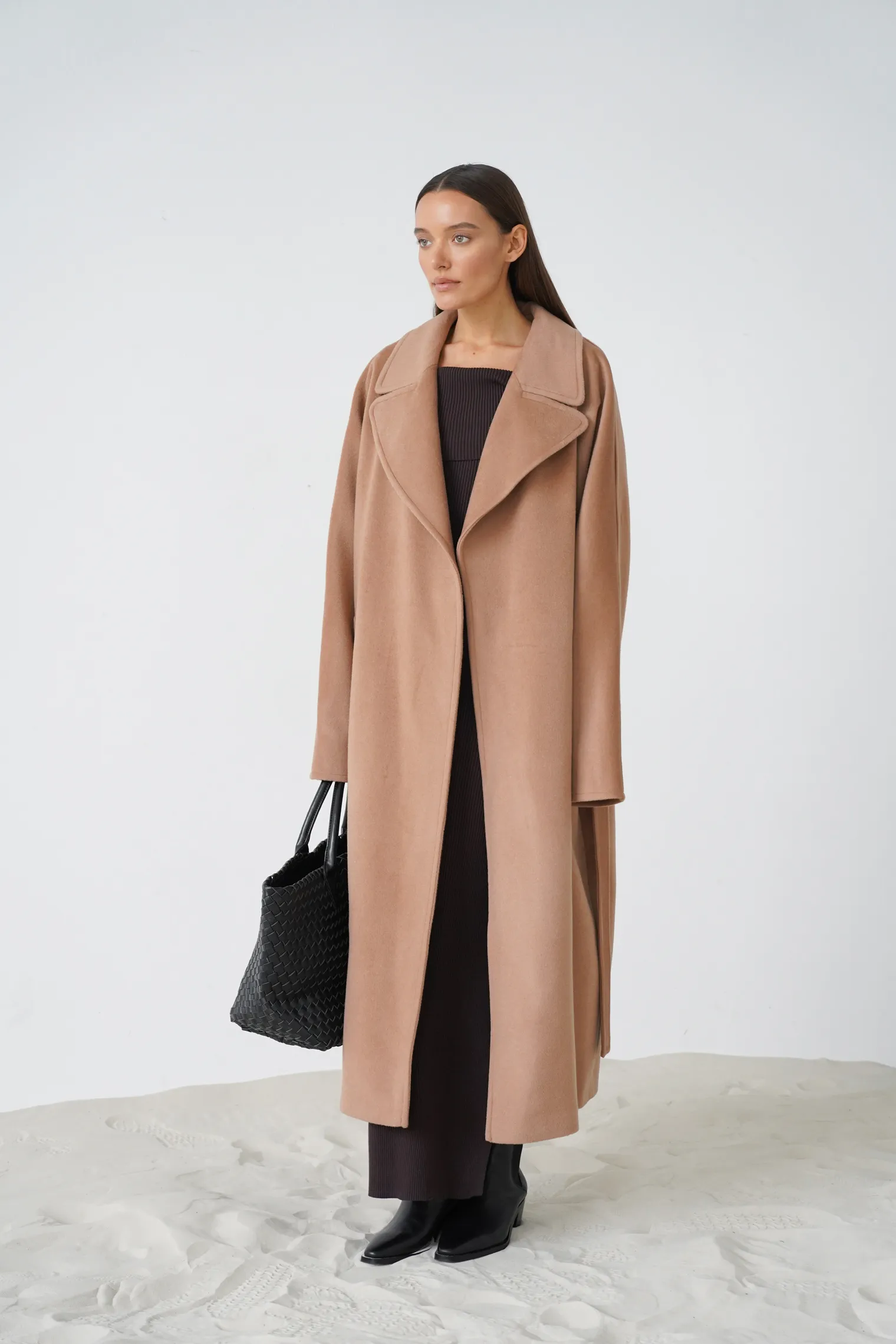 Пальто-халат с цельнокройным рукавом миндального цвета фото 5