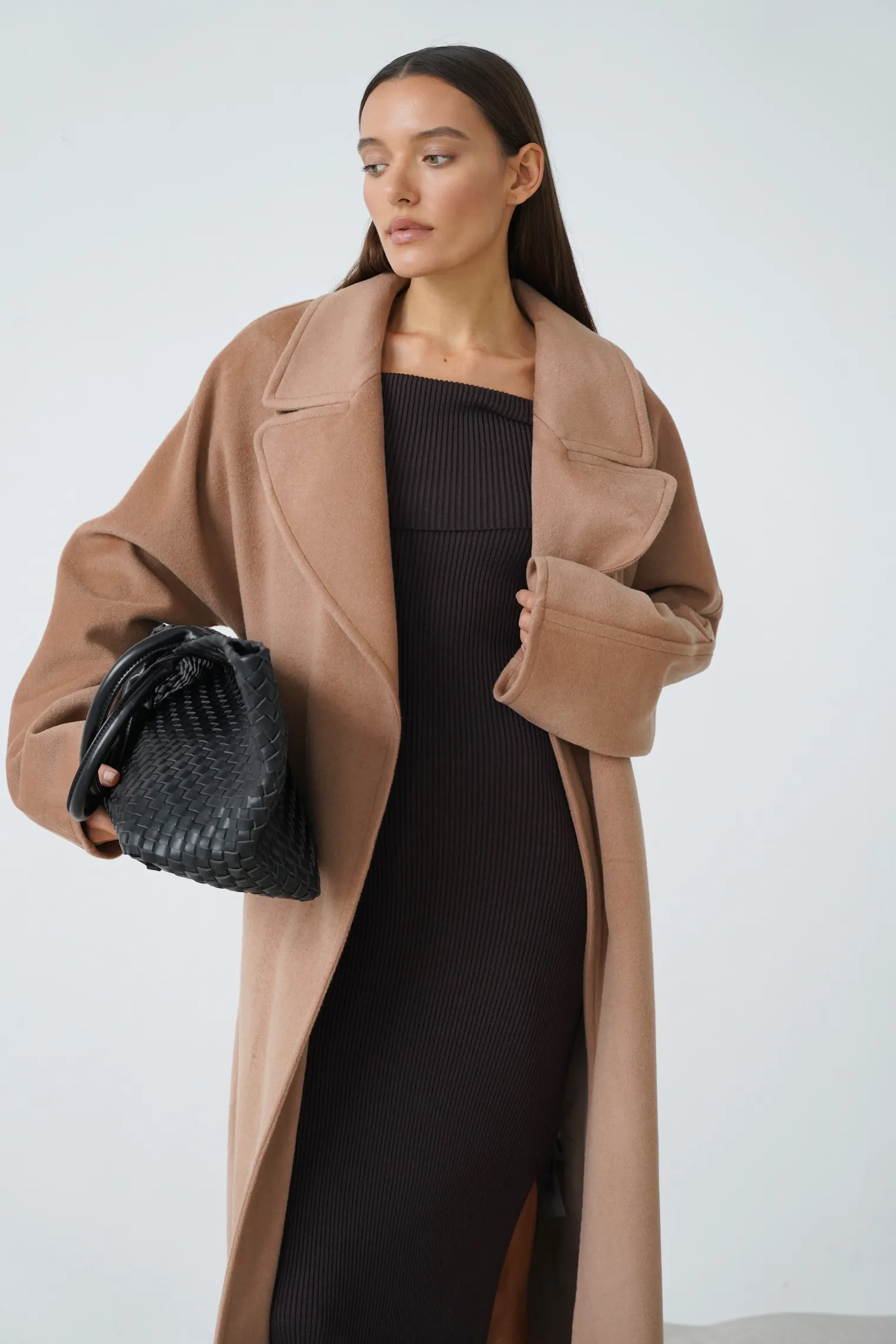 Пальто-халат с цельнокройным рукавом миндального цвета фото 1