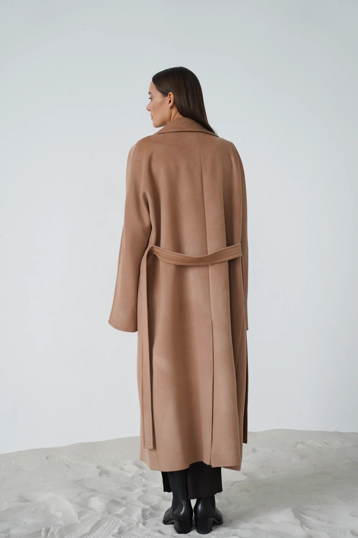 Пальто-халат с цельнокройным рукавом миндального цвета фото 4
