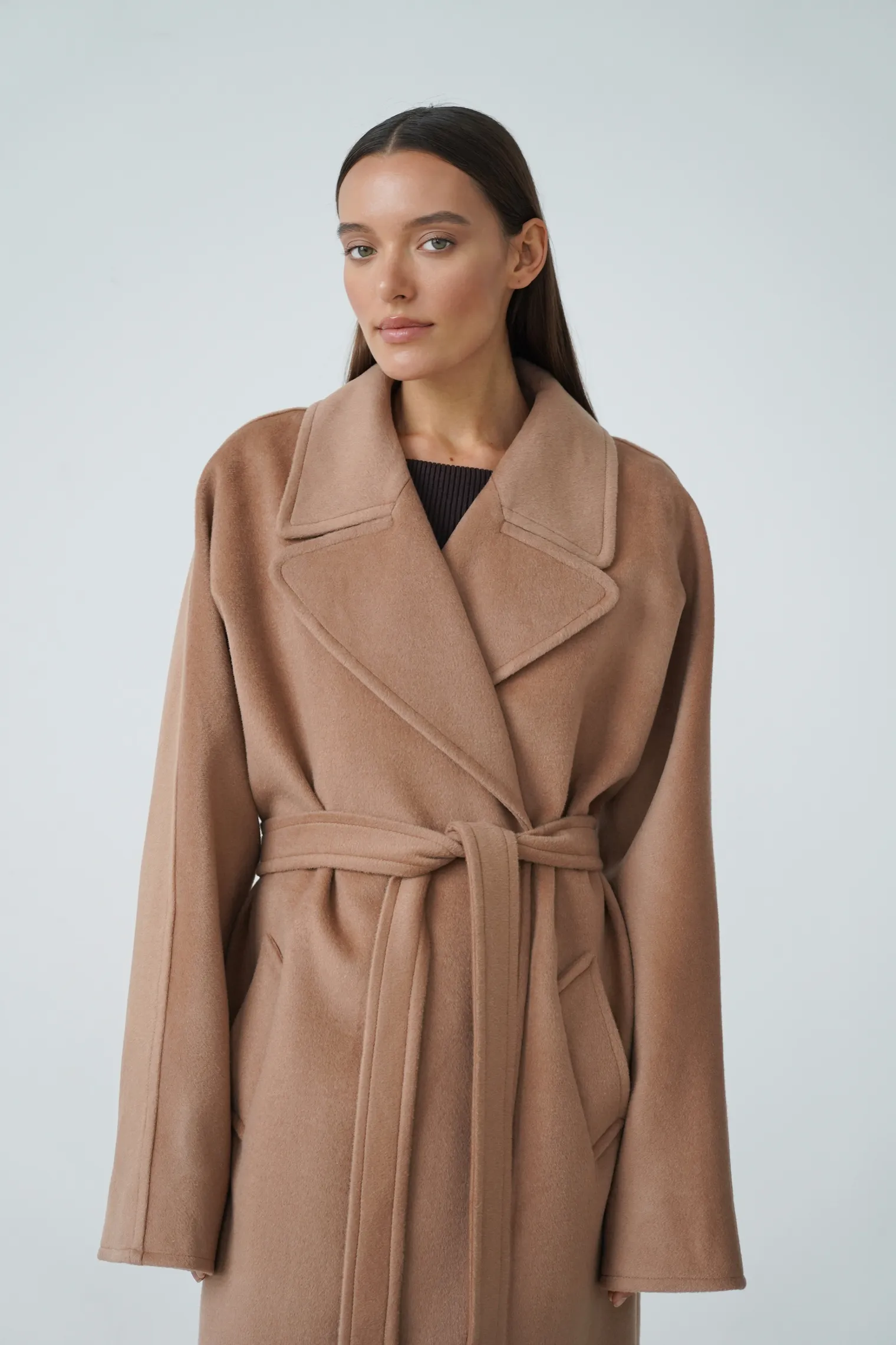 Пальто-халат с цельнокройным рукавом миндального цвета фото 7