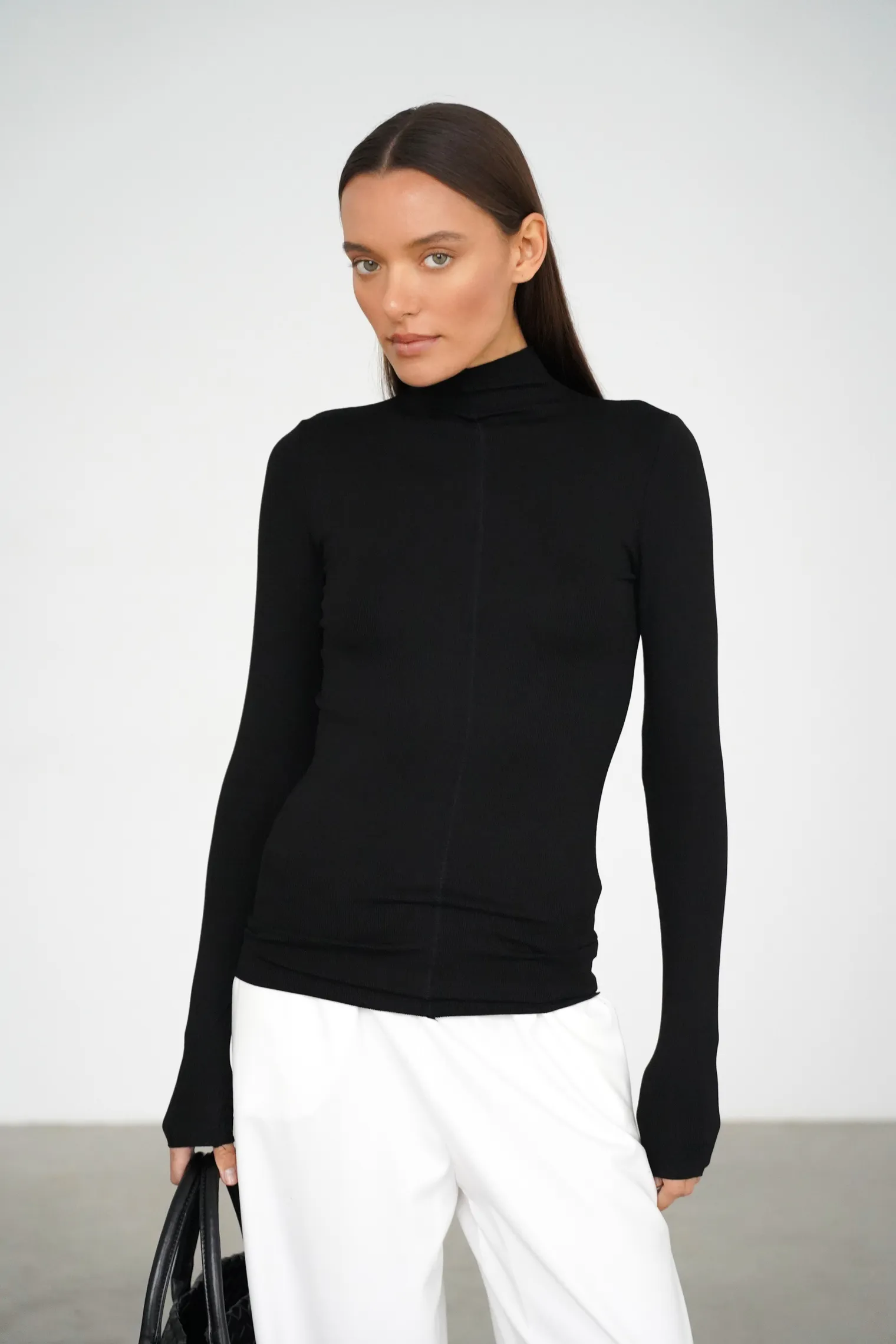 Водолазка в рубчик чёрного цвета фото 1