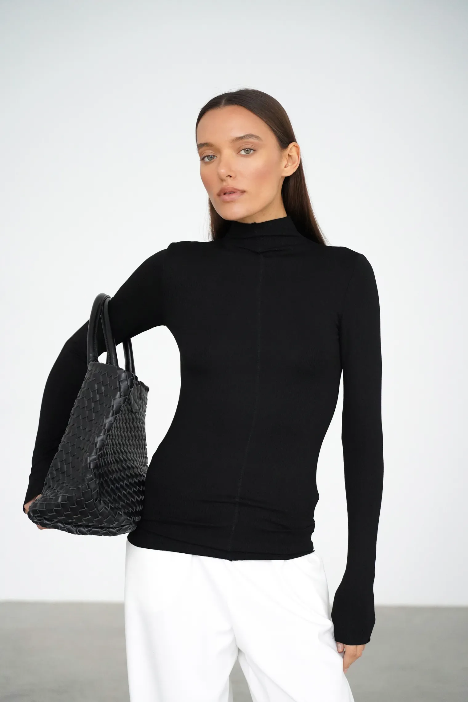 Водолазка в рубчик чёрного цвета фото 6