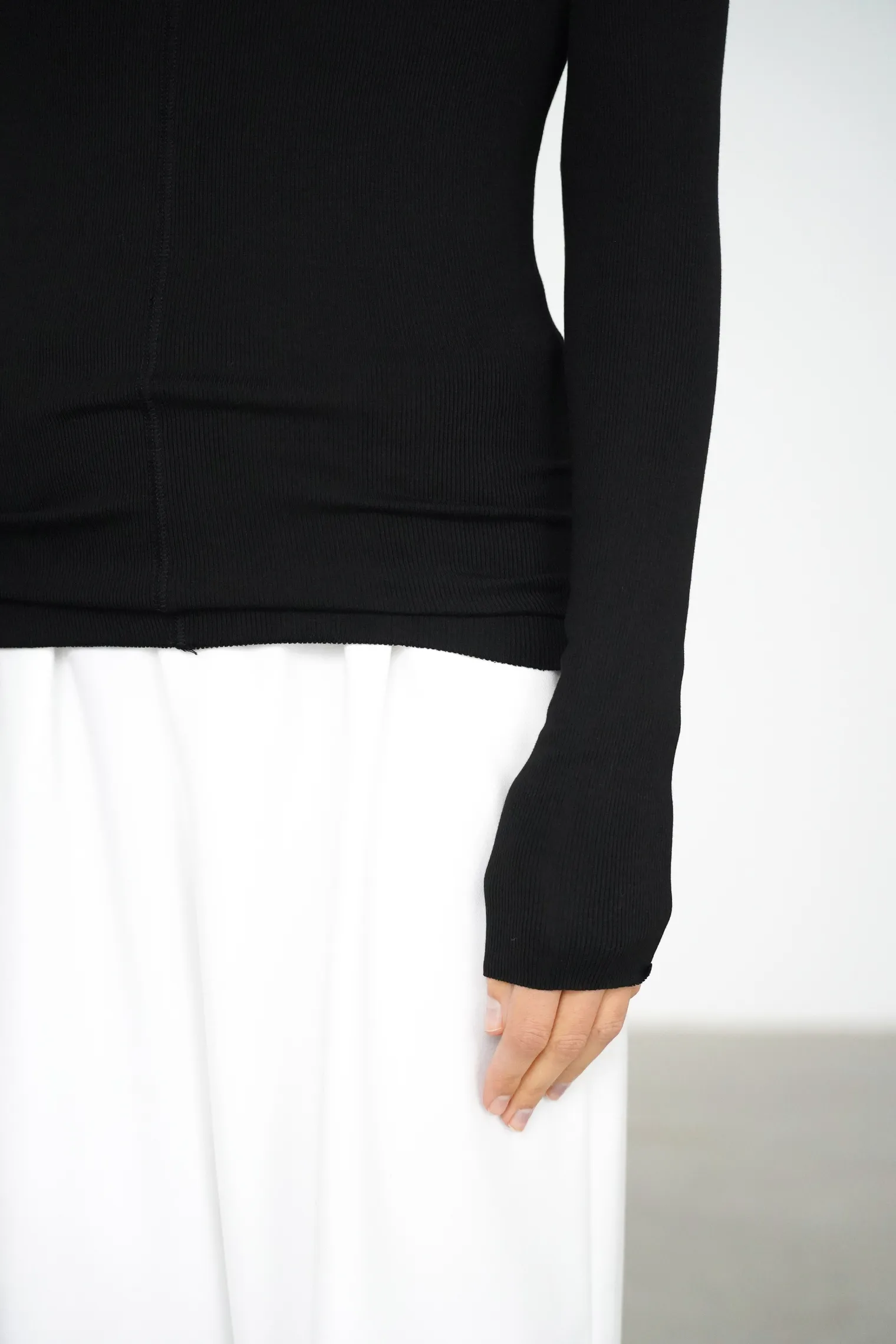 Водолазка в рубчик чёрного цвета фото 7