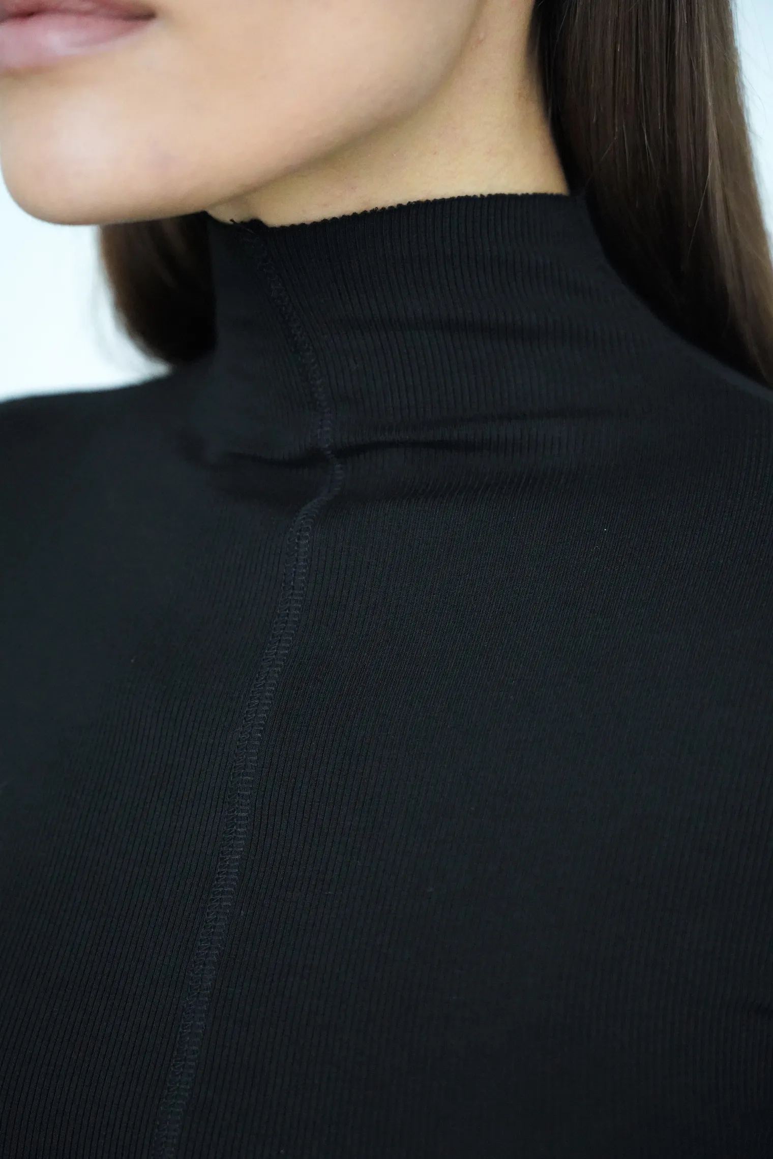 Водолазка в рубчик чёрного цвета фото 2