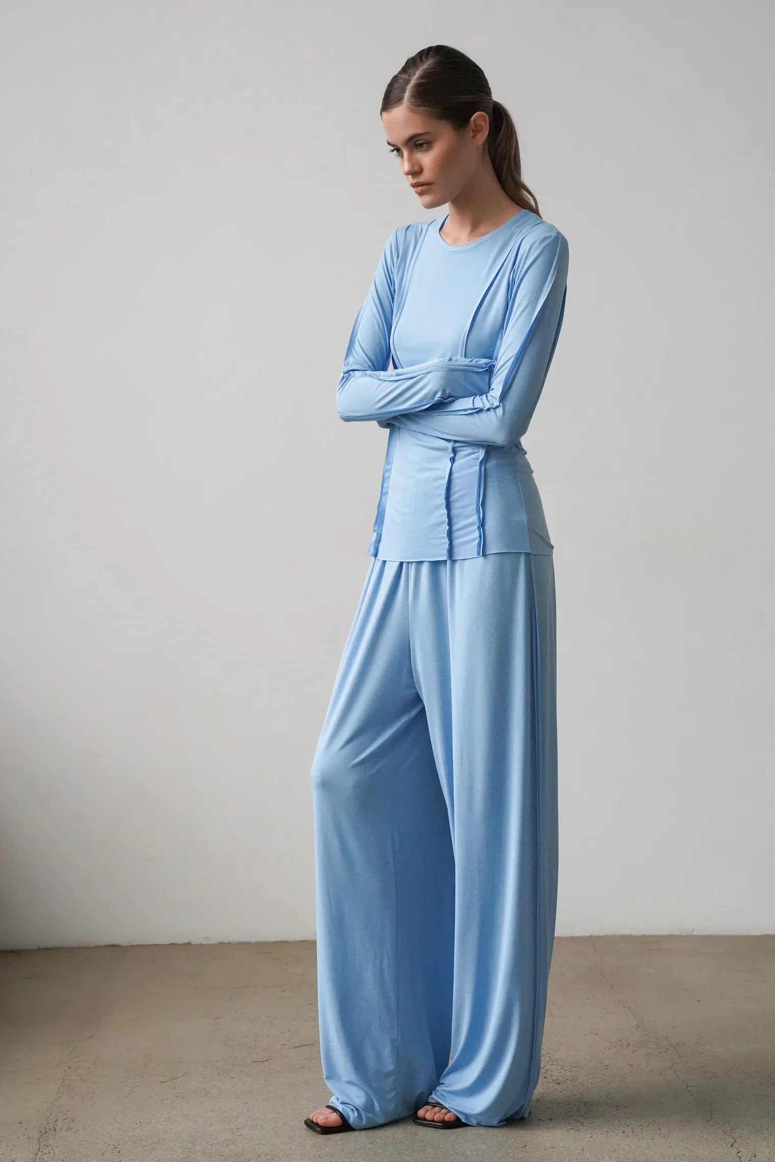 Лонгслив с удлинённым рукавом небесного цвета фото 5