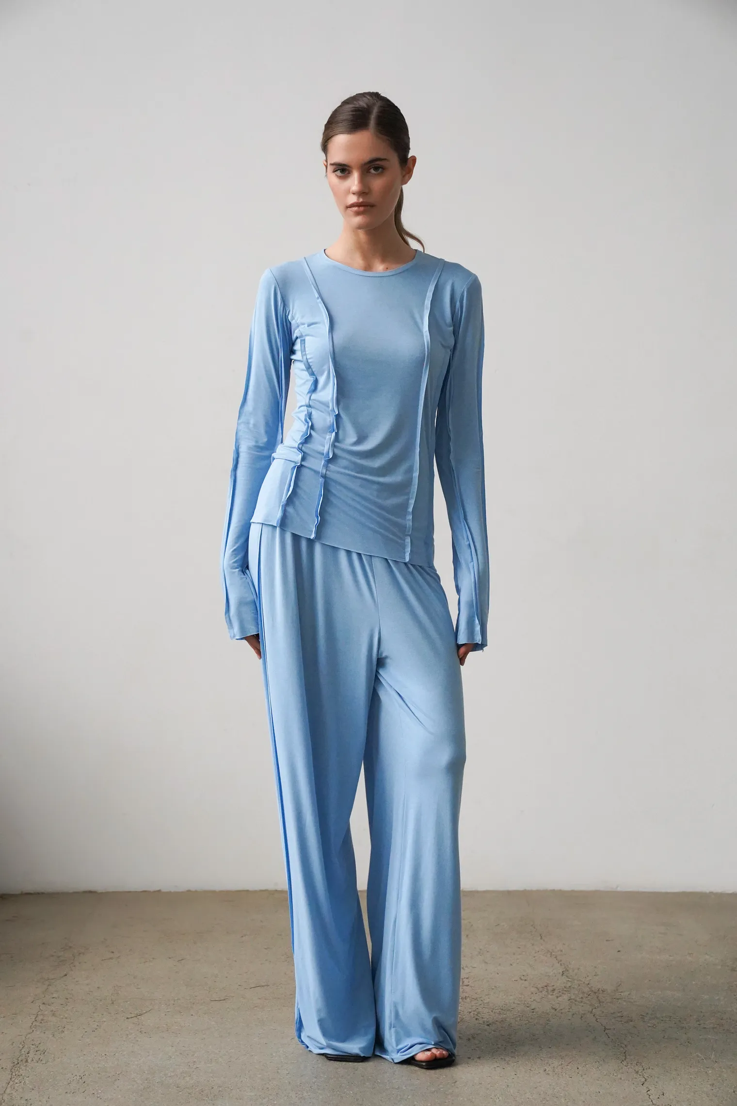 Лонгслив с удлинённым рукавом небесного цвета фото 3