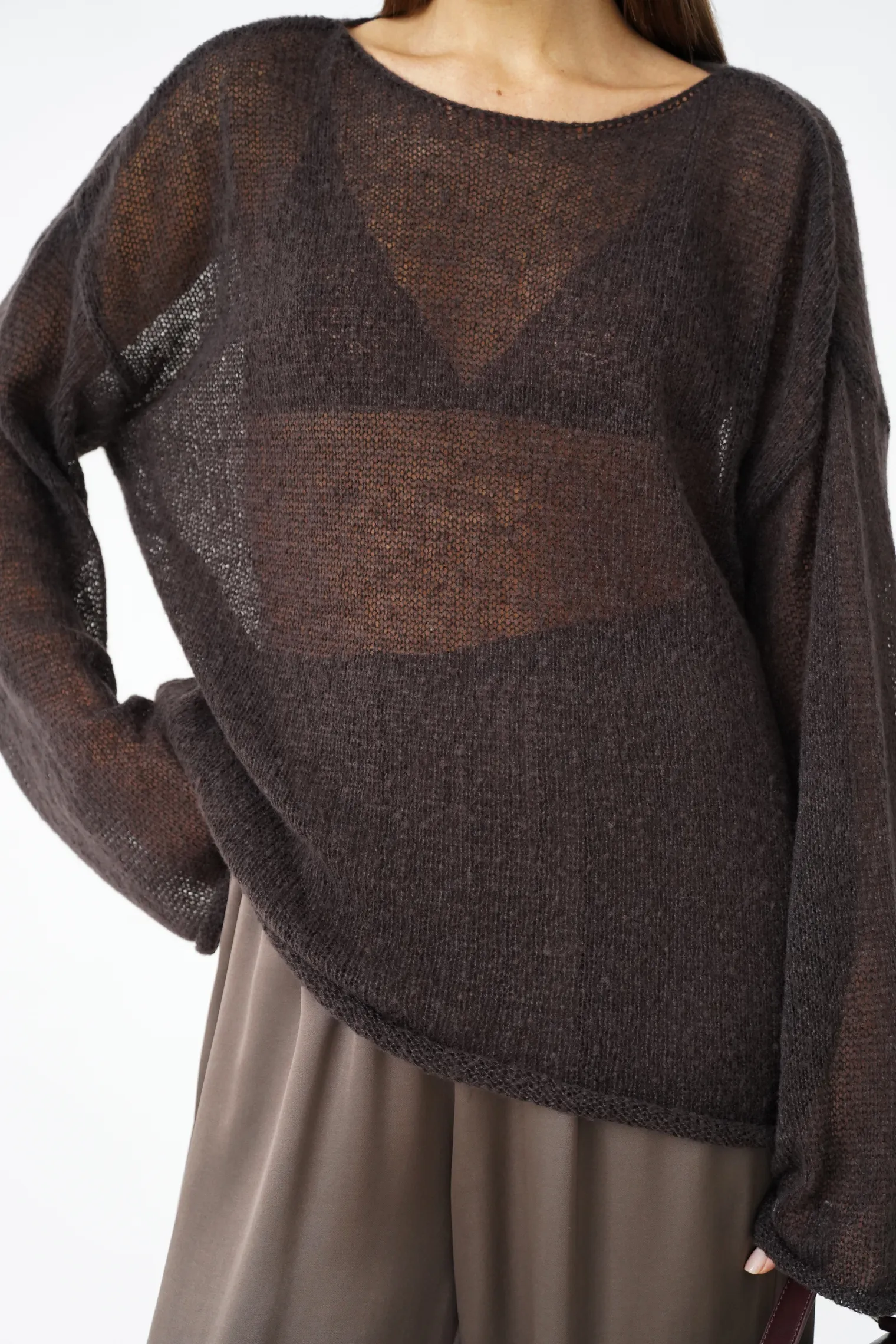 Джемпер мелкой вязки с низким воротником цвета горький шоколад фото 6