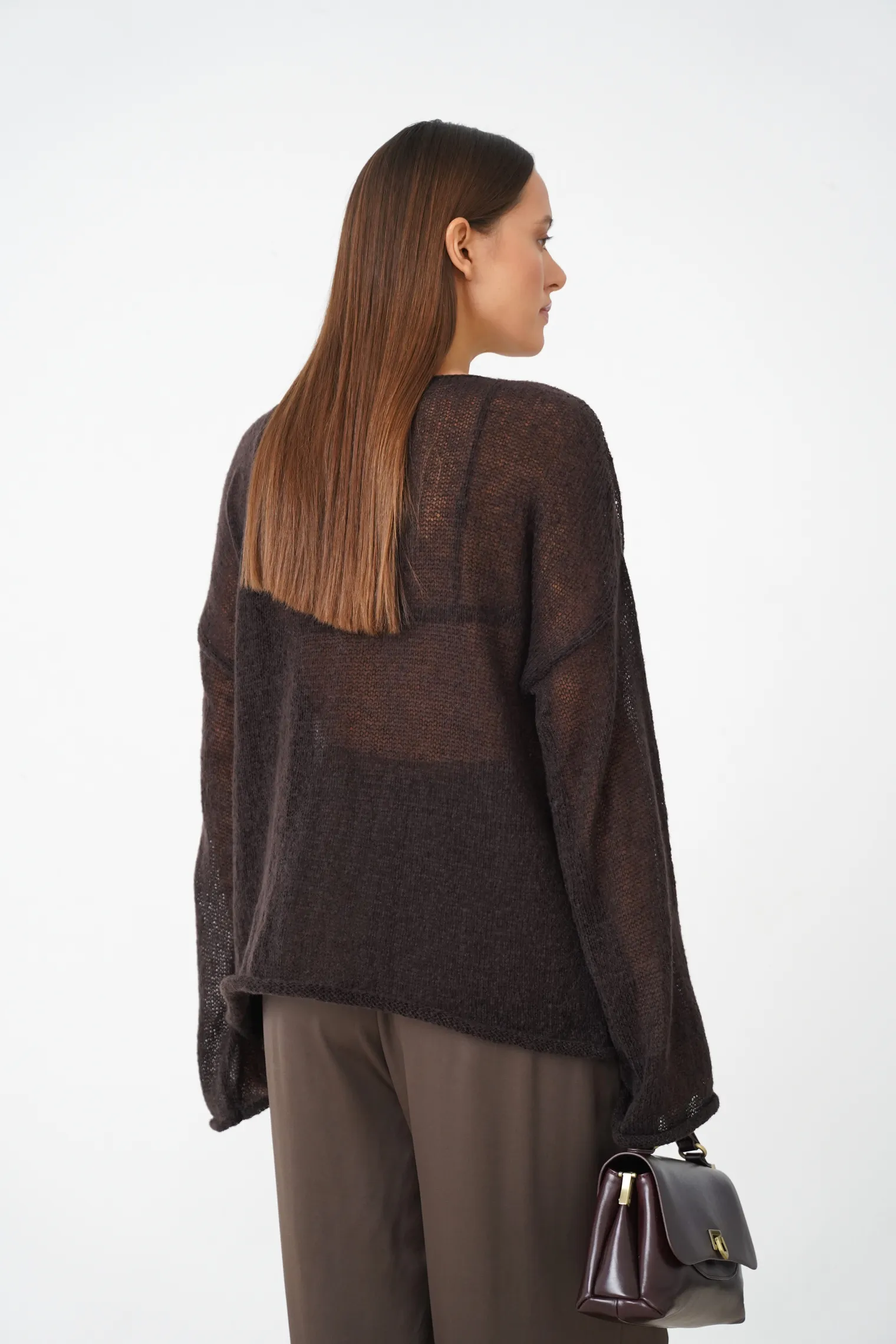 Джемпер мелкой вязки с низким воротником цвета горький шоколад фото 4