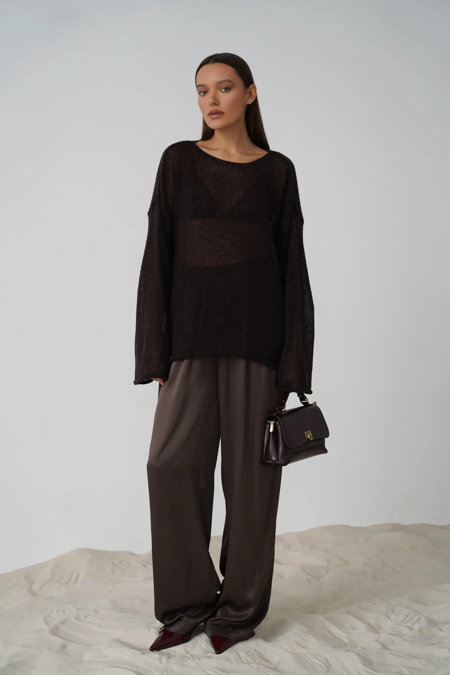 Джемпер мелкой вязки с низким воротником цвета горький шоколад фото 3