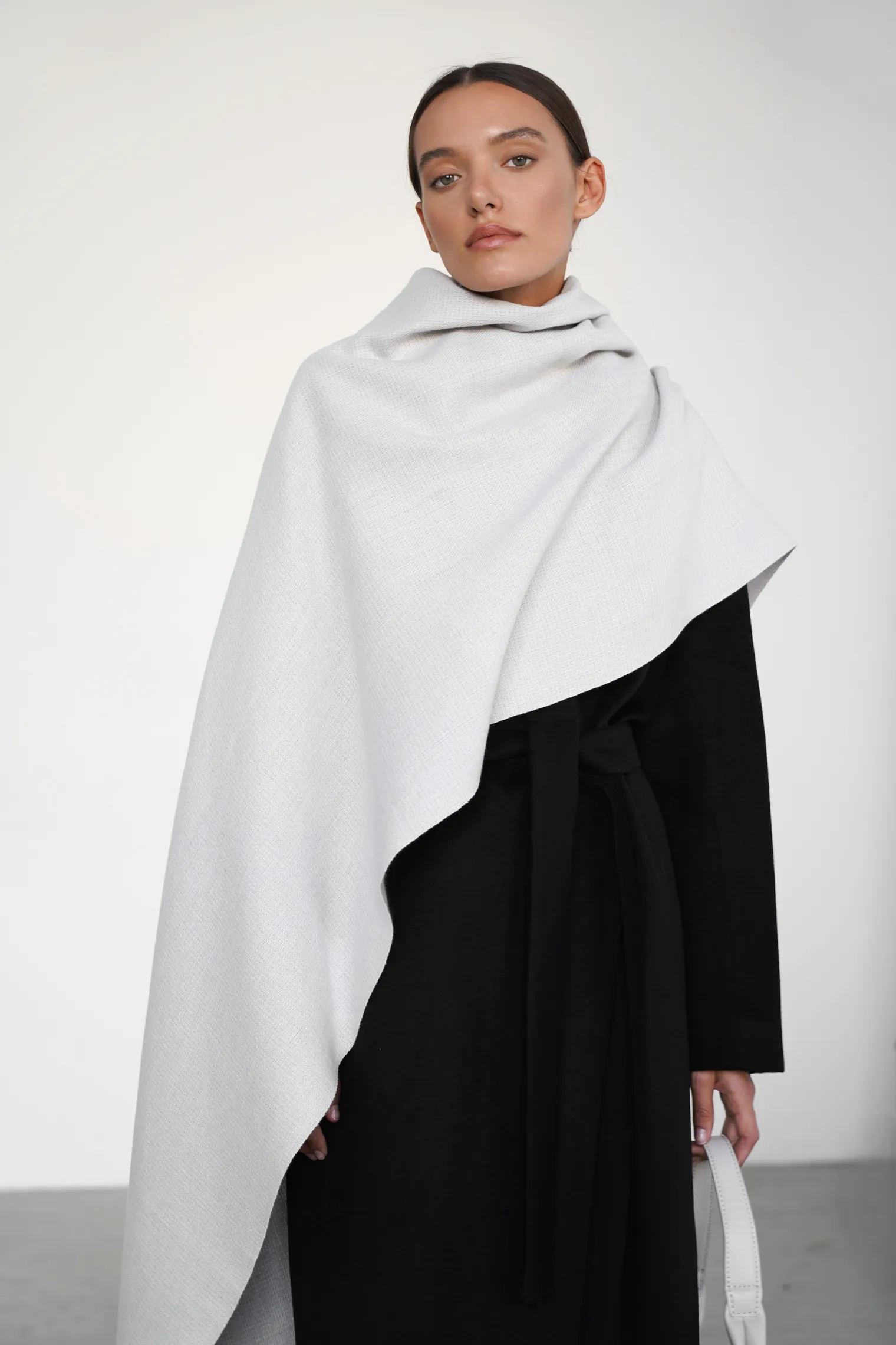 Палантин однотонный из вискозы цвета капучино фото 3