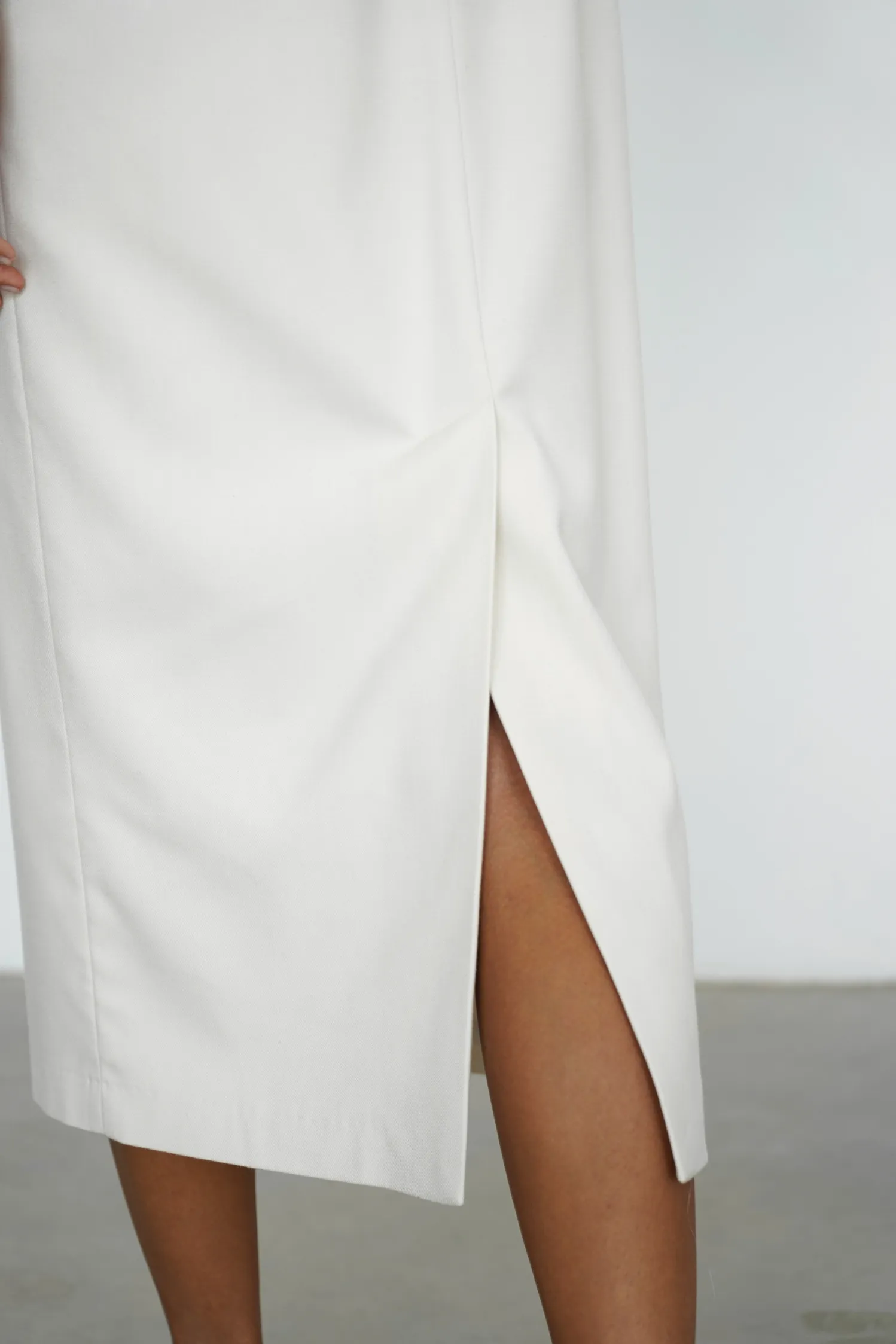 Платье миди без рукавов цвета тофу фото 6