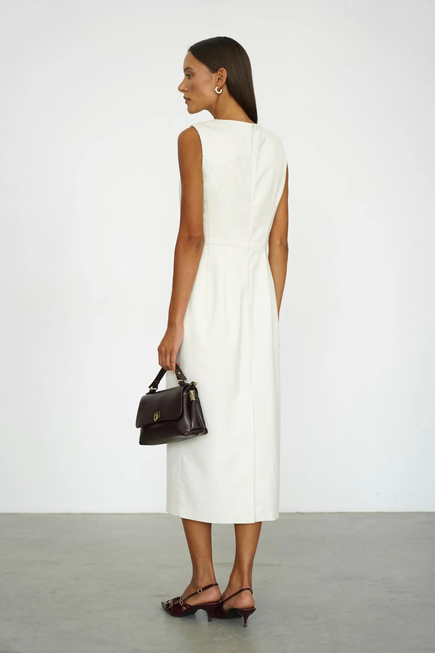 Платье миди без рукавов цвета тофу фото 3