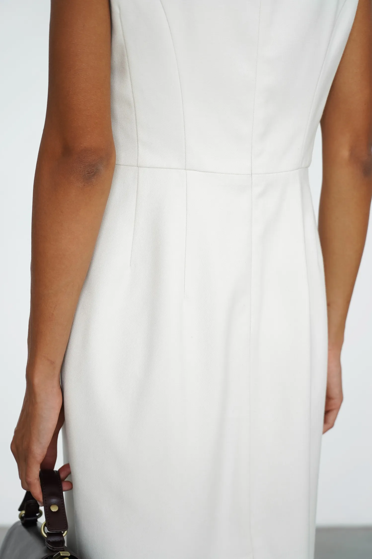 Платье миди без рукавов цвета тофу фото 5