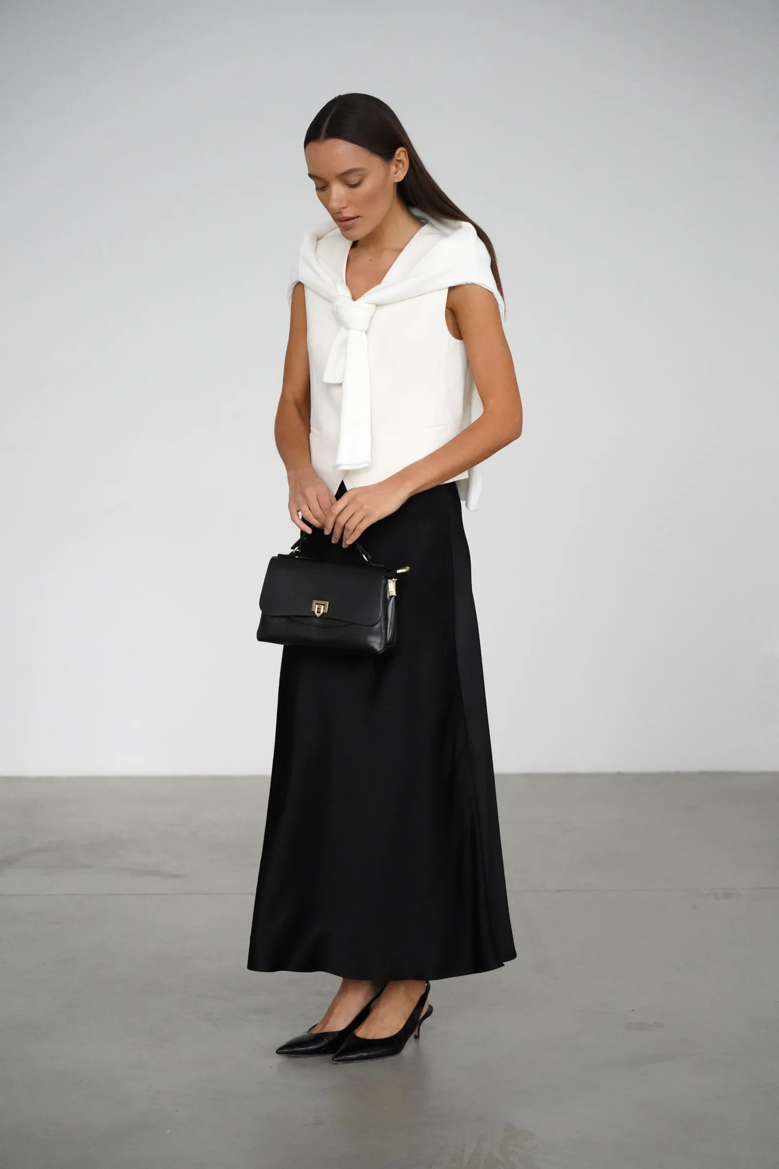 Юбка атласная удлиненная чёрного цвета фото 7