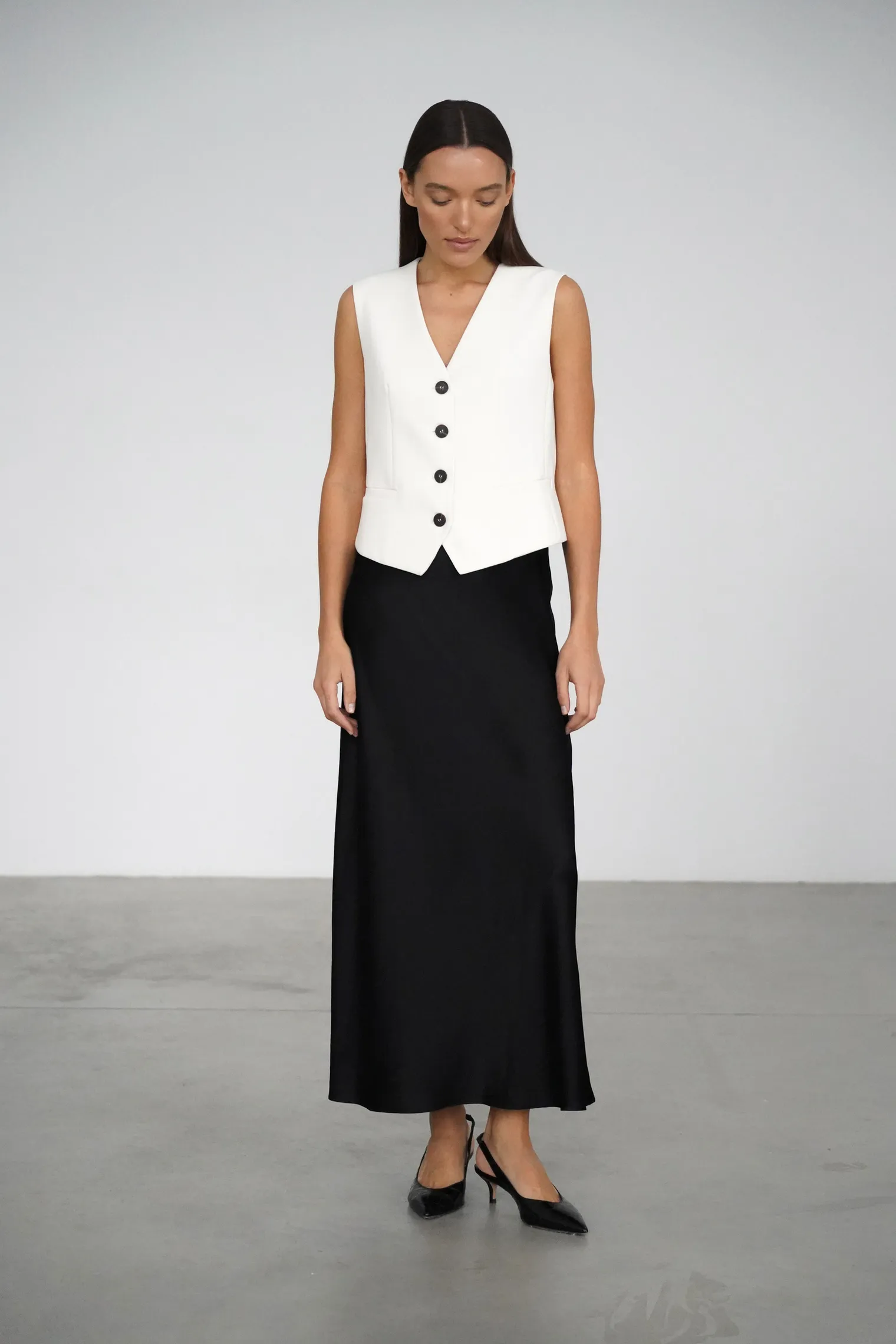 Юбка атласная удлиненная чёрного цвета фото 6