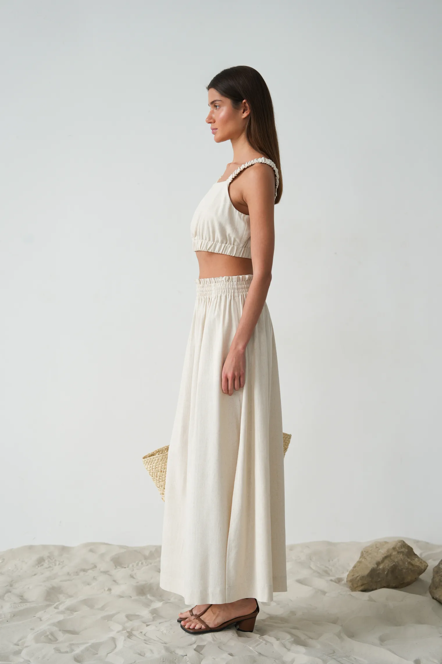 Топ на бретелях цвета лён фото 5