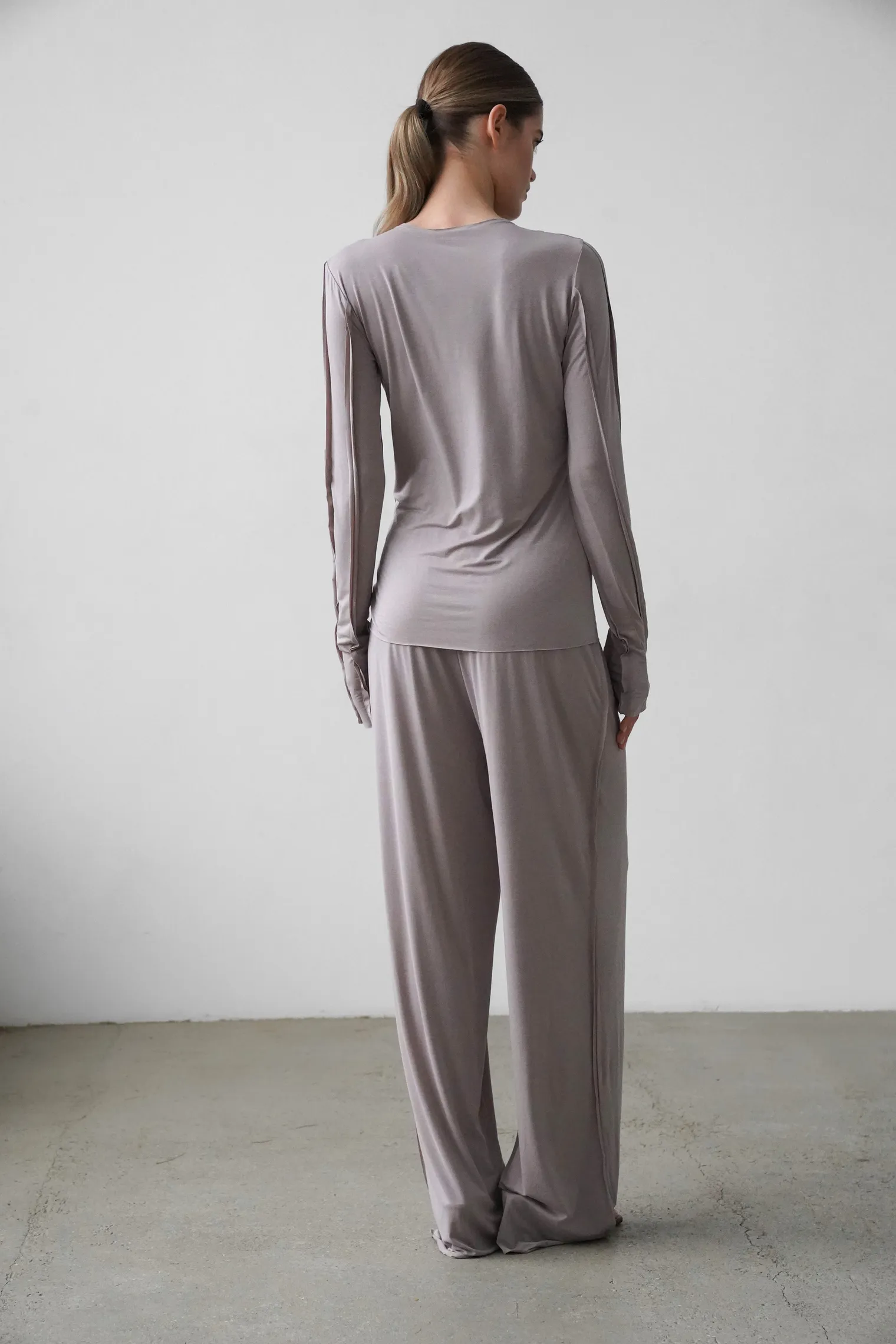 Лонгслив с удлинённым рукавом цвета капучино фото 4