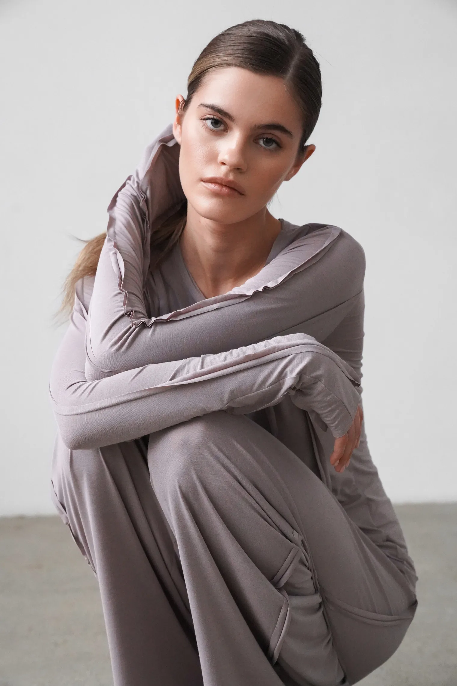 Лонгслив с удлинённым рукавом цвета капучино фото 7