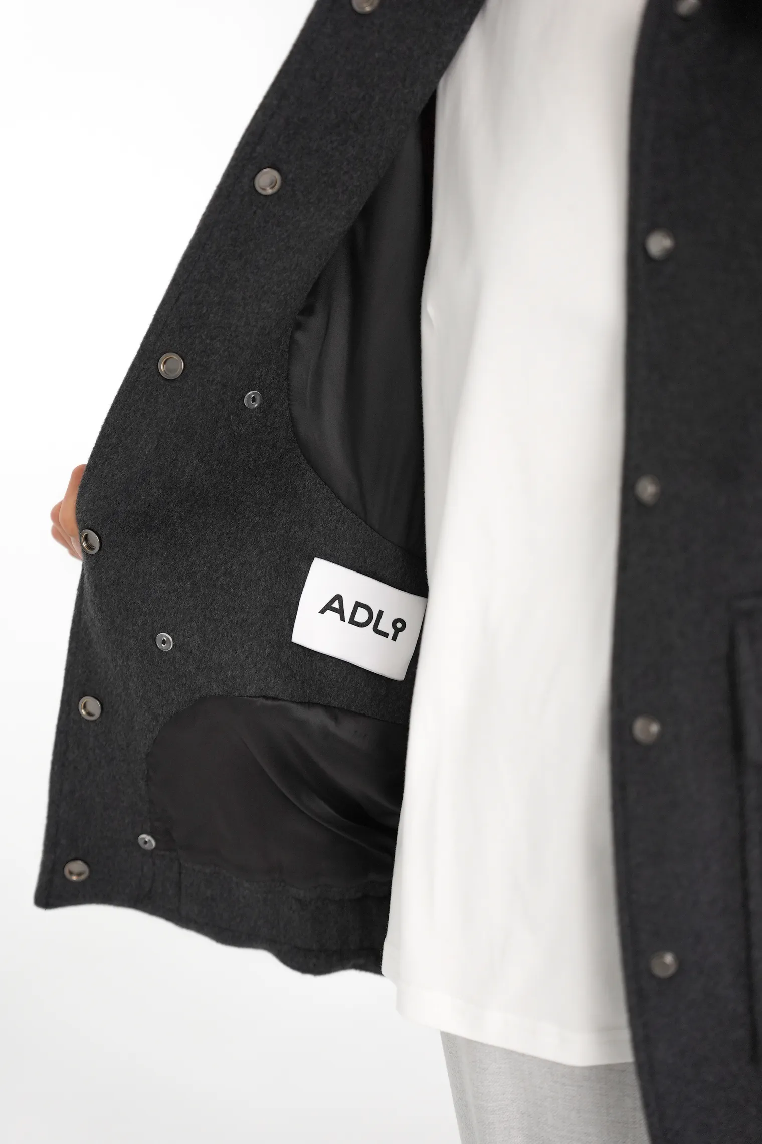 Бомбер свободного кроя из шерсти графитового цвета фото 6