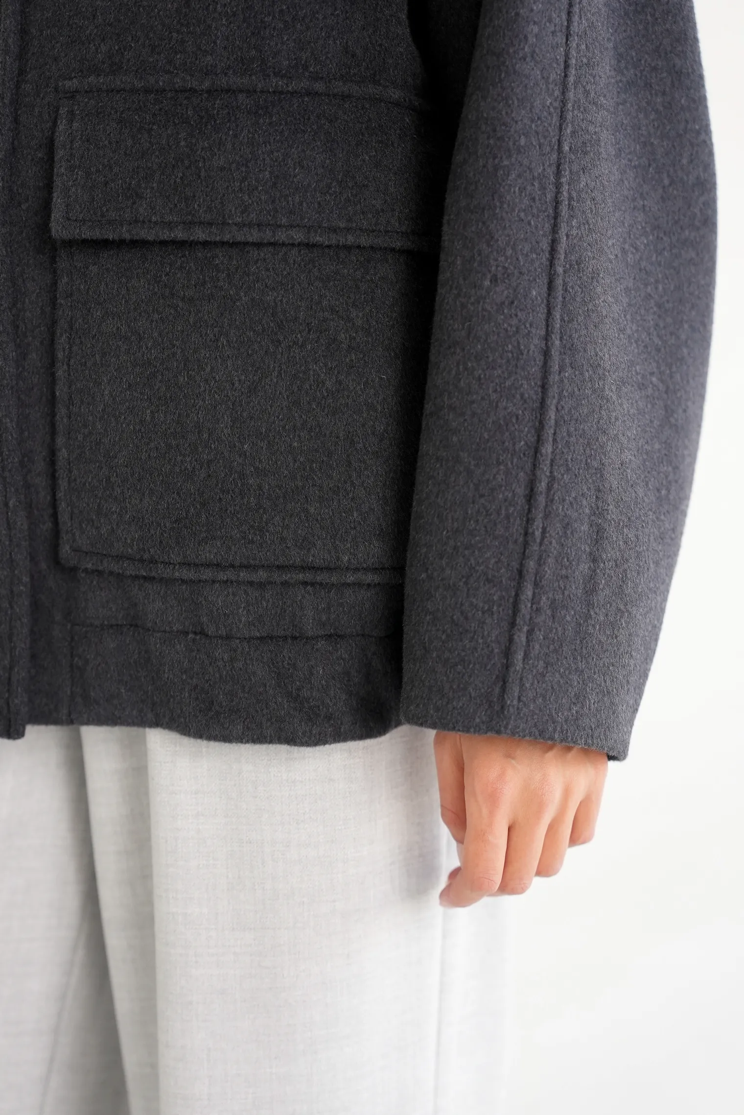 Бомбер свободного кроя из шерсти графитового цвета фото 8