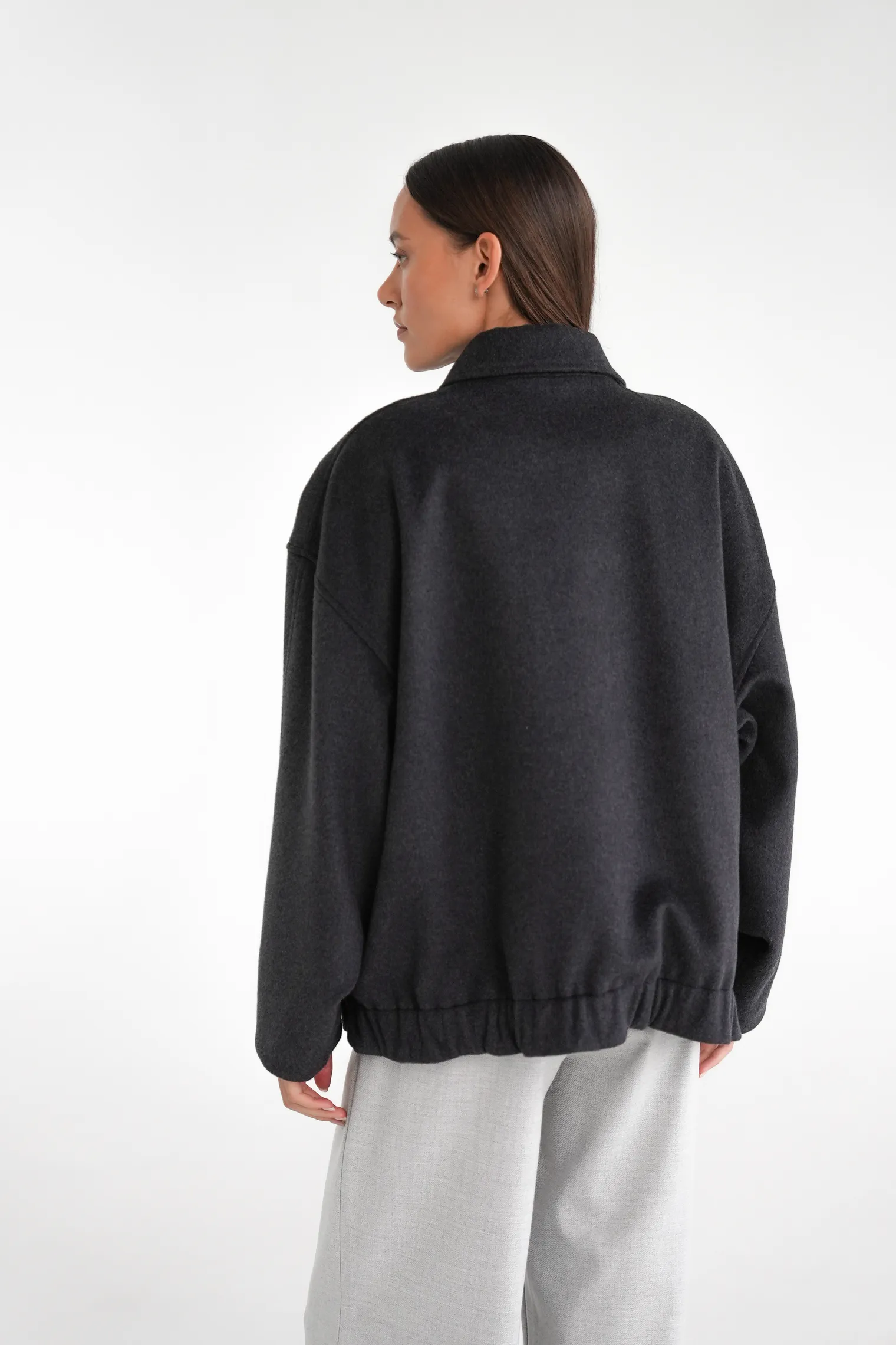 Бомбер свободного кроя из шерсти графитового цвета фото 4