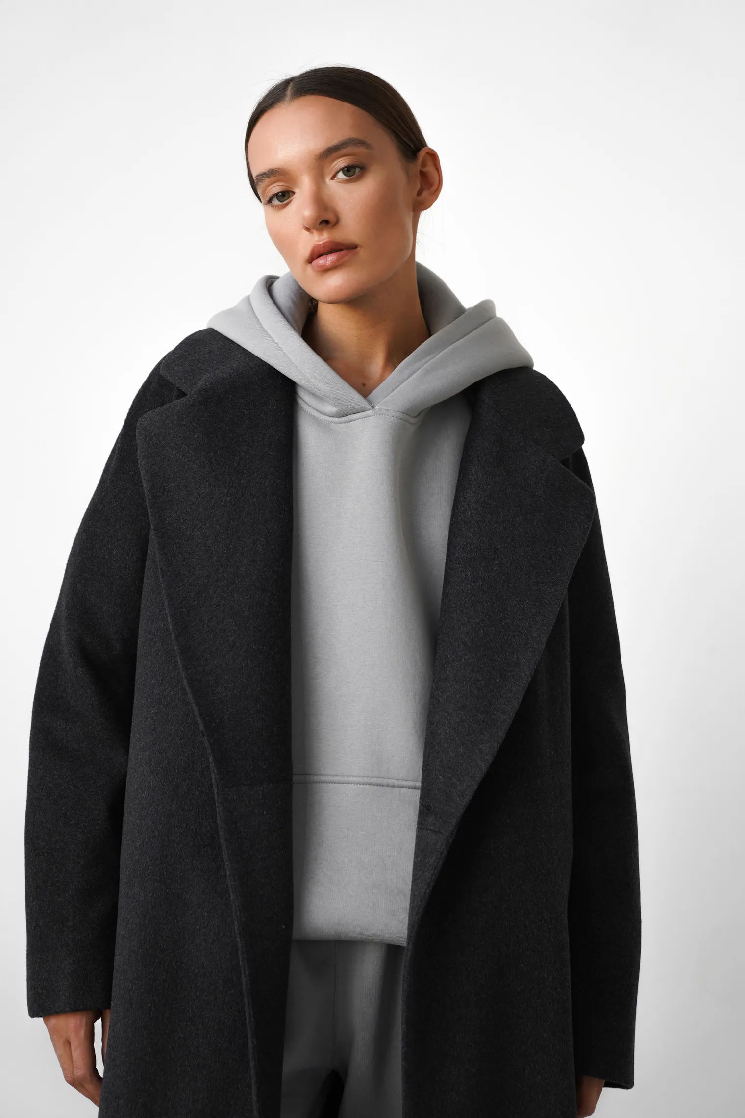 Пальто-халат с поясом графитового цвета фото 2